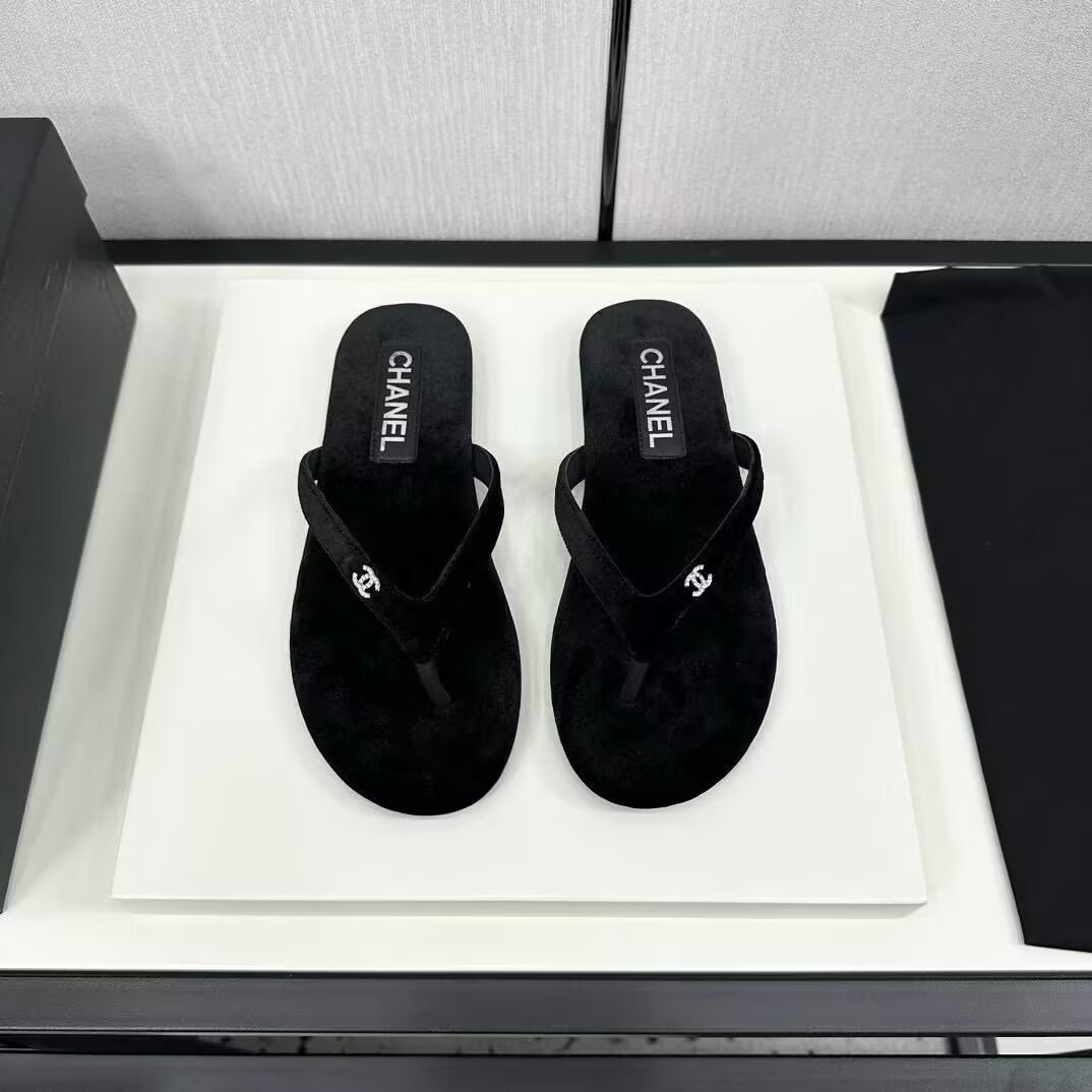 UA Ch**el Slides