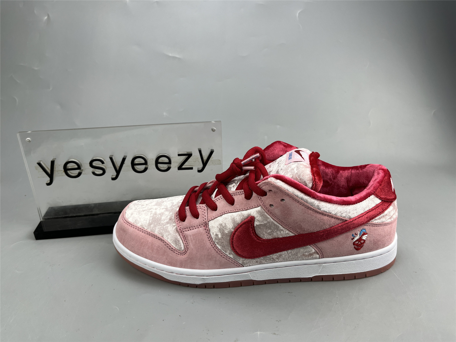 UA NIKE STRANGELOVE X DUNK LOW SB "VALENTINE