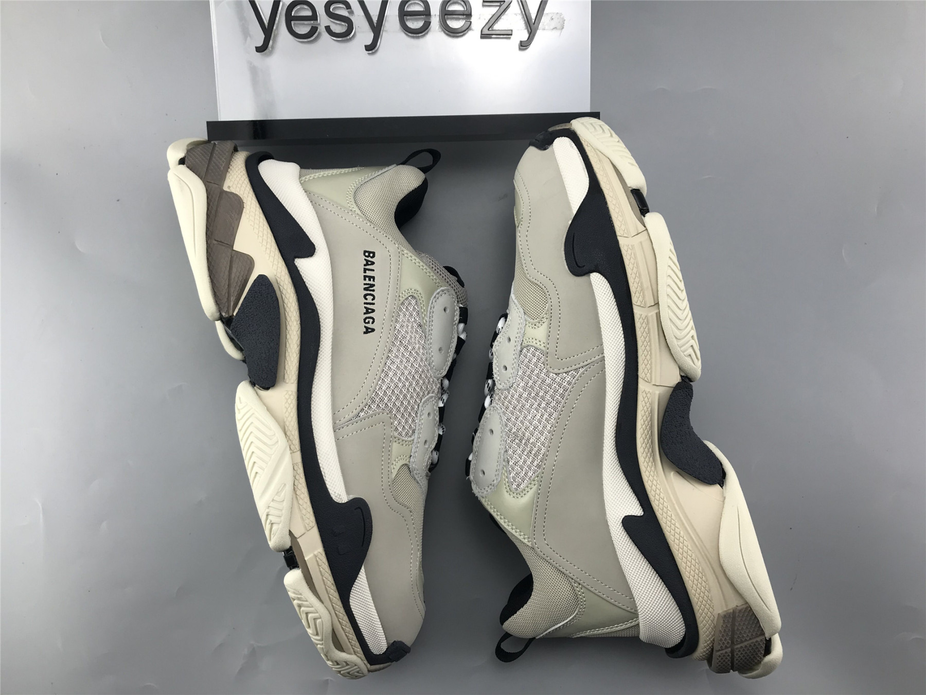 UA TRIPLE S VANILLE