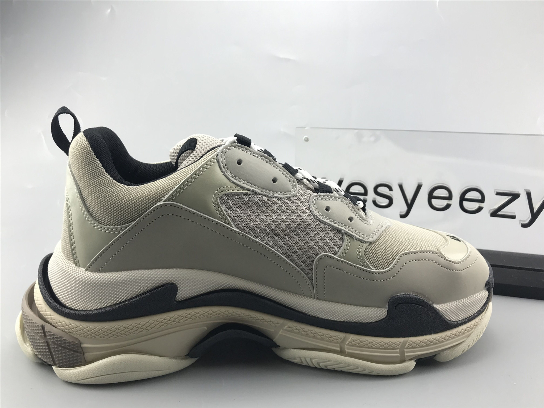 UA TRIPLE S VANILLE
