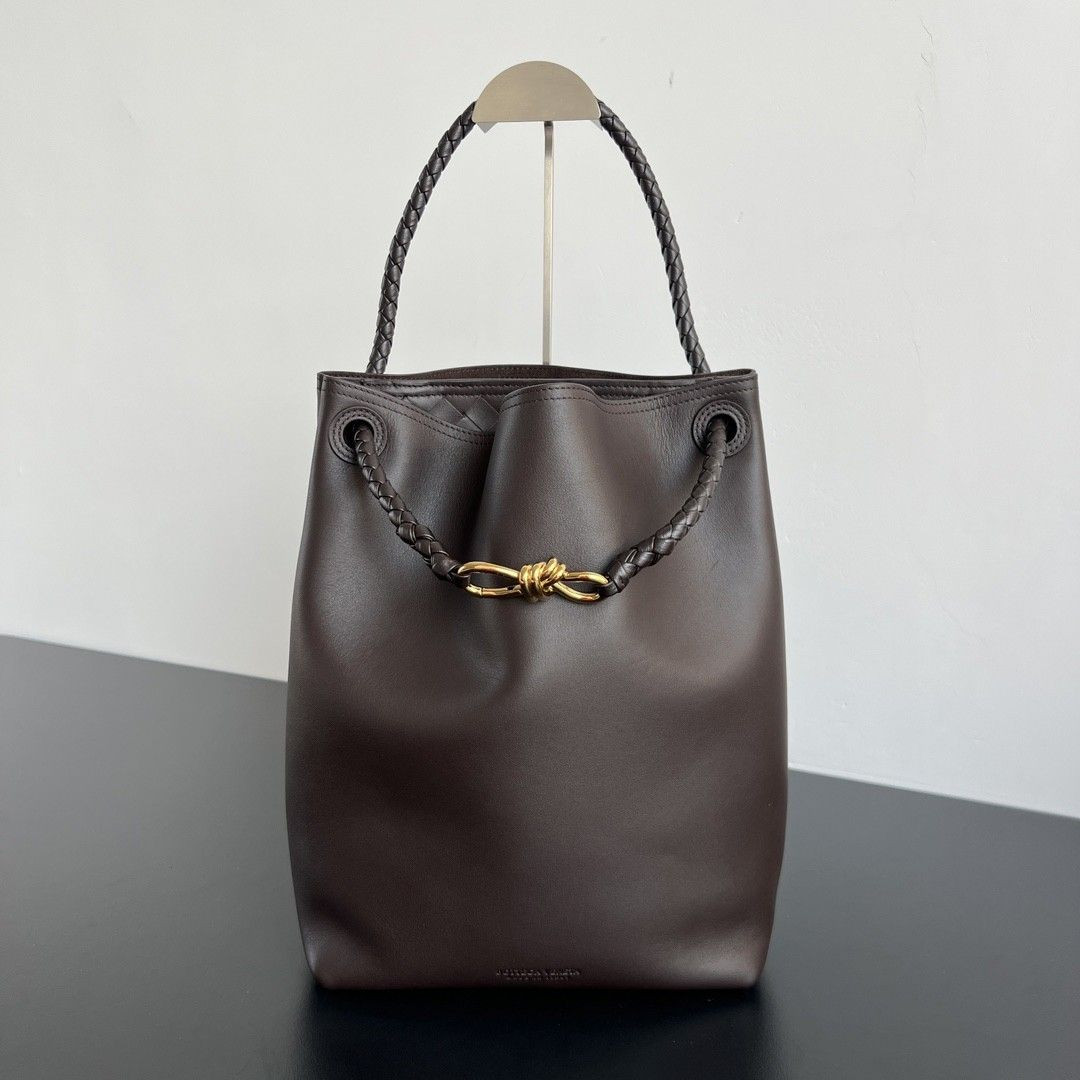 B0tt*ga Ven*ta Andiamo Medium Leather Bucket Bag 34x24x12cm Without Box