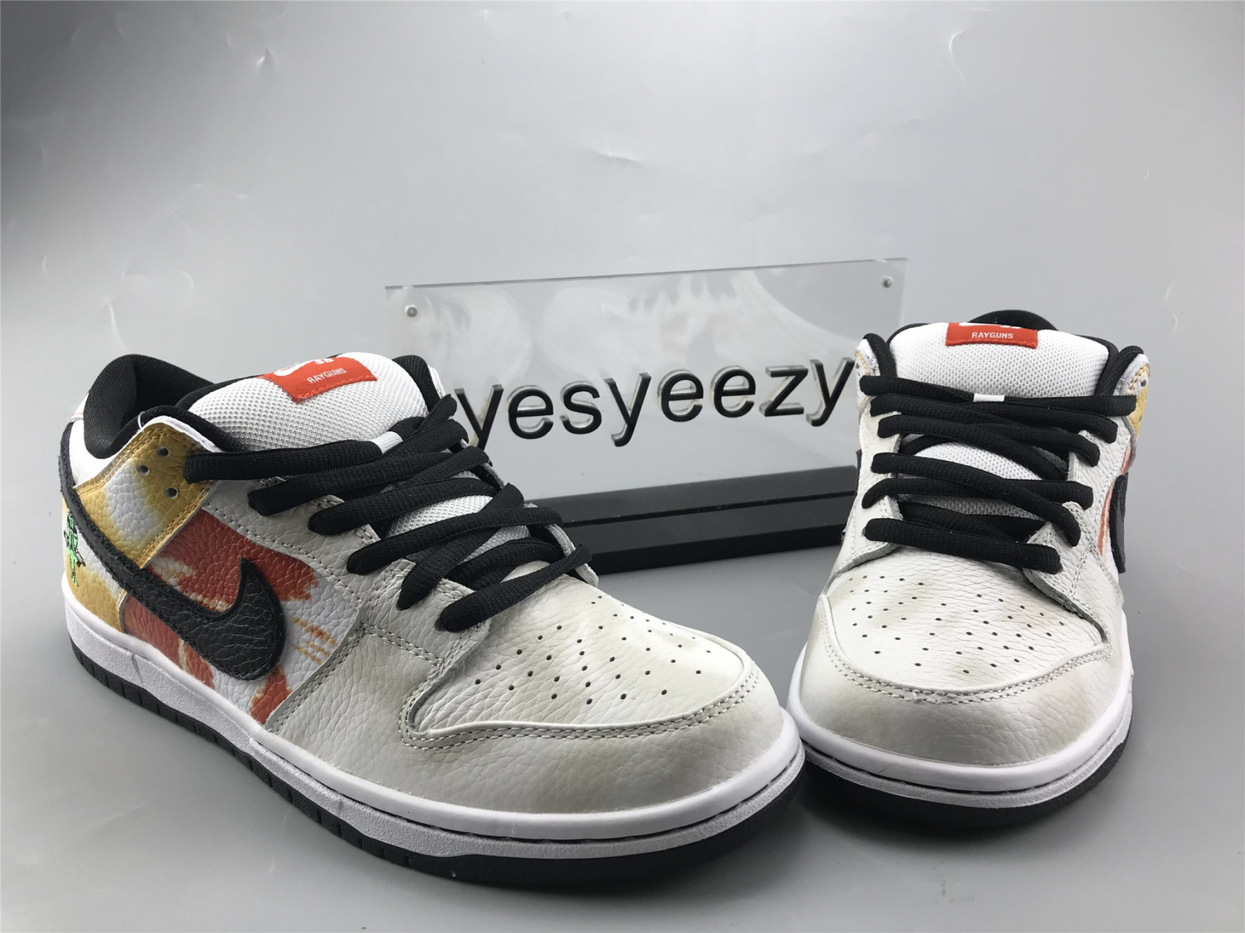 UA NIKE SB DUNK LOW PRO QS "RAYGUN TIE-DYE"