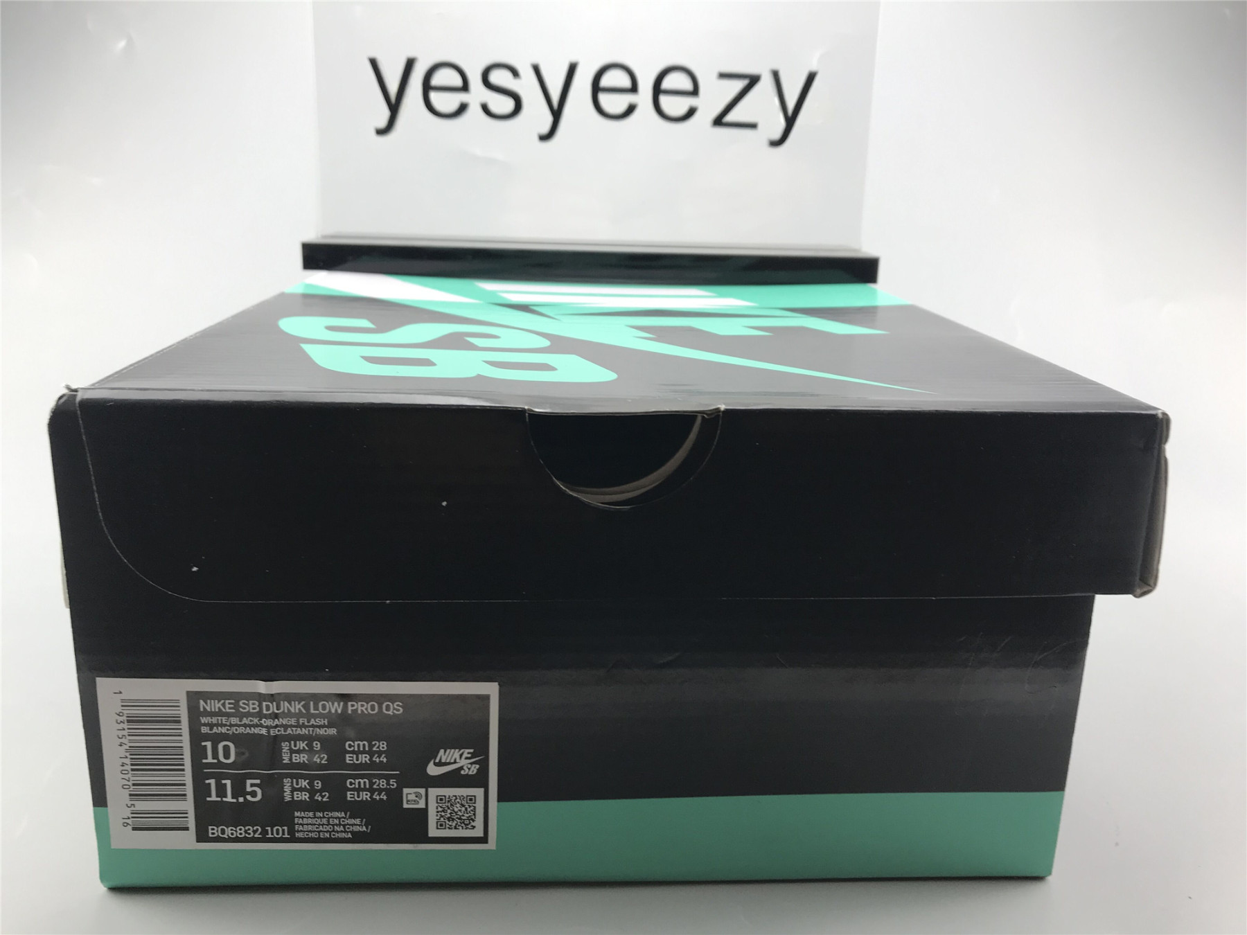 UA NIKE SB DUNK LOW PRO QS "RAYGUN TIE-DYE"