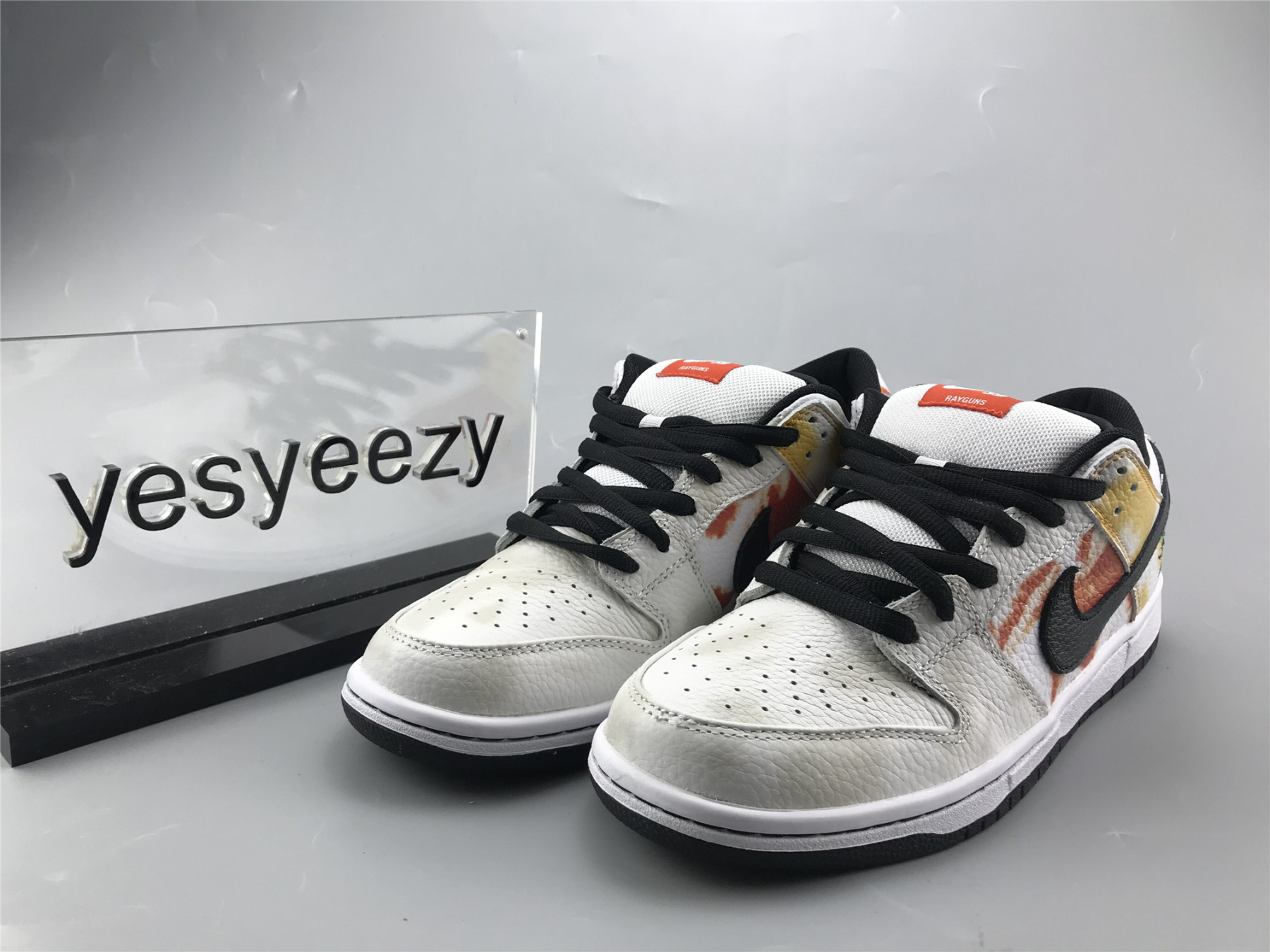 UA NIKE SB DUNK LOW PRO QS "RAYGUN TIE-DYE"