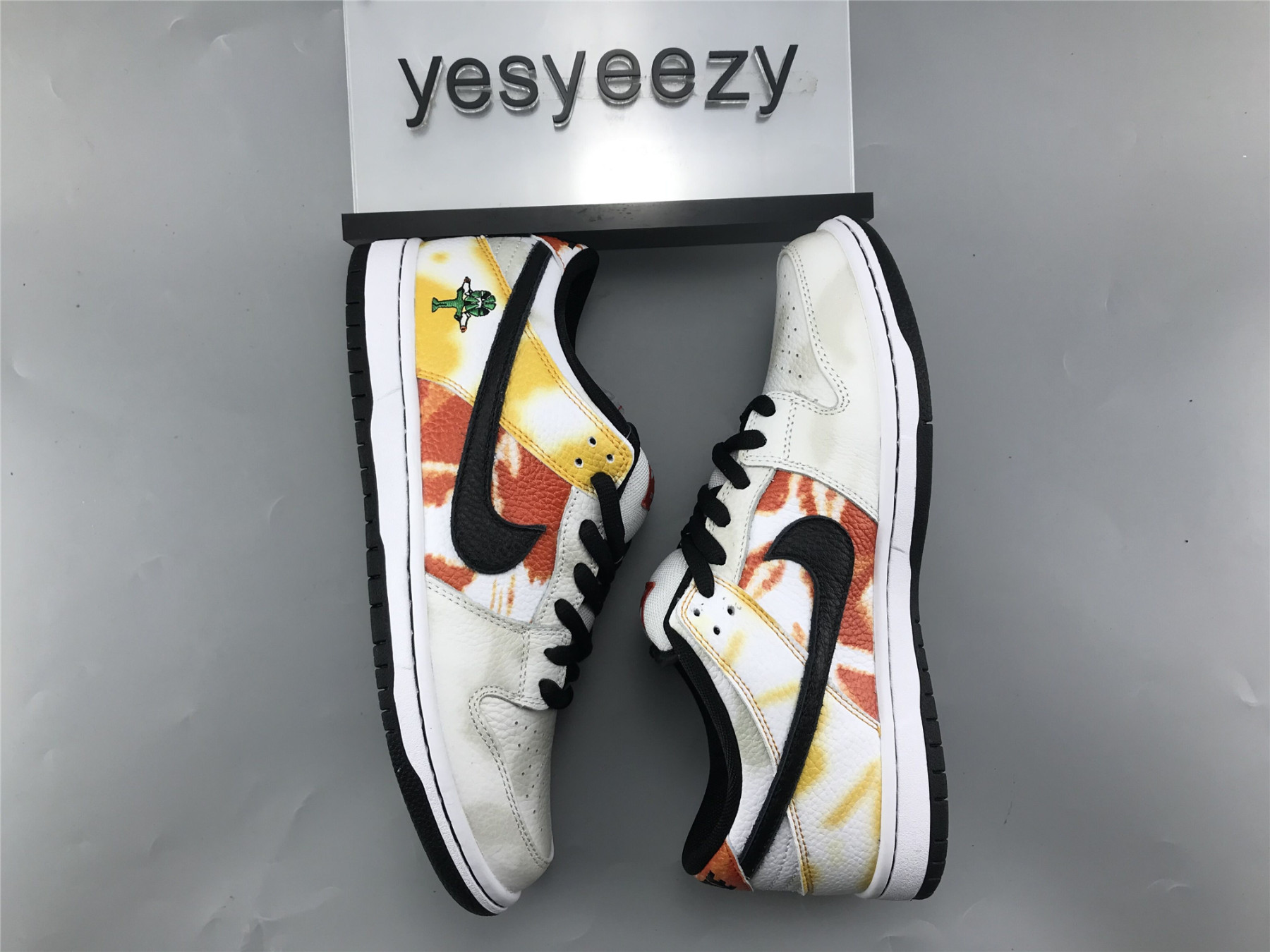 UA NIKE SB DUNK LOW PRO QS "RAYGUN TIE-DYE"