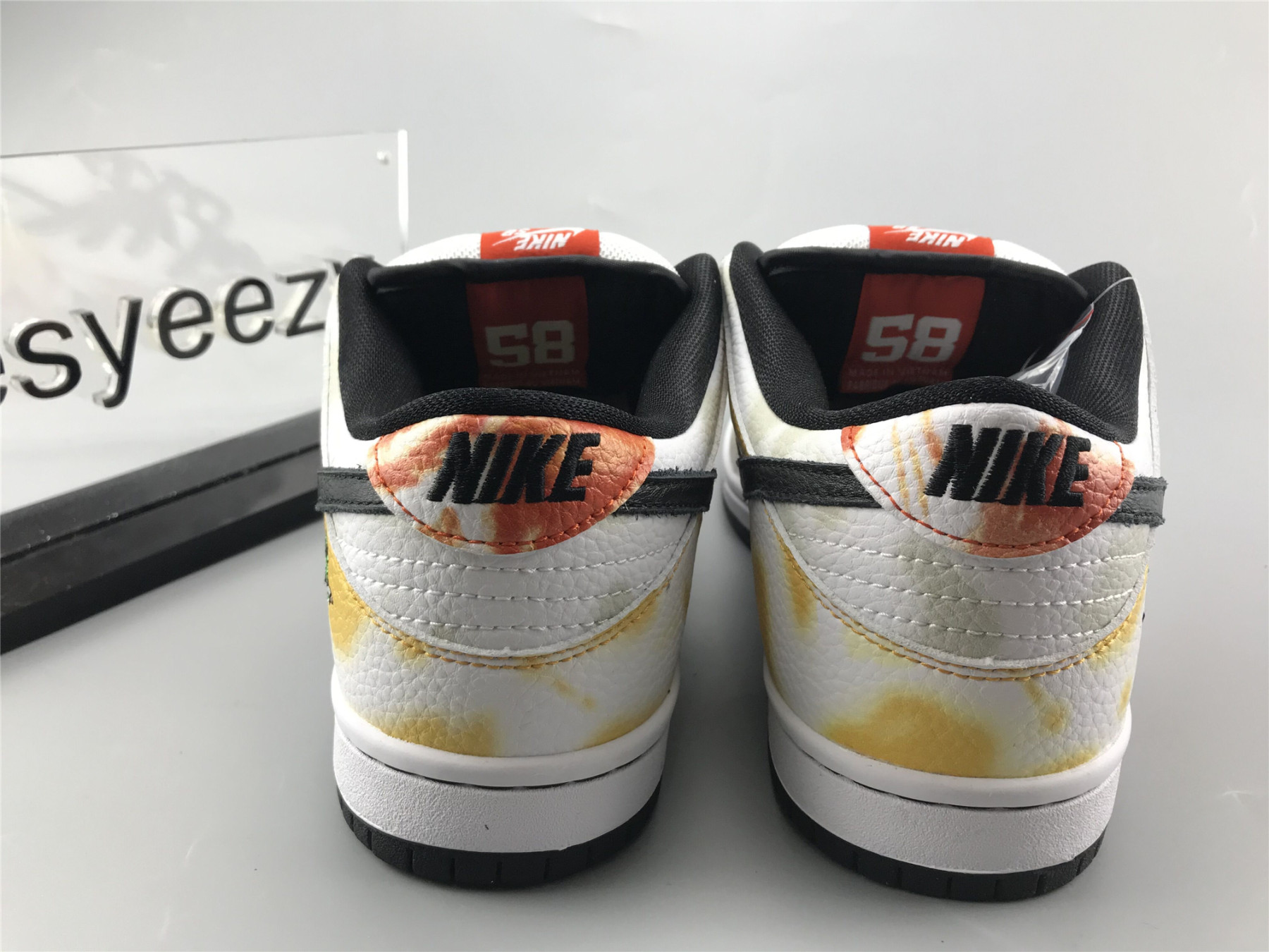 UA NIKE SB DUNK LOW PRO QS "RAYGUN TIE-DYE"