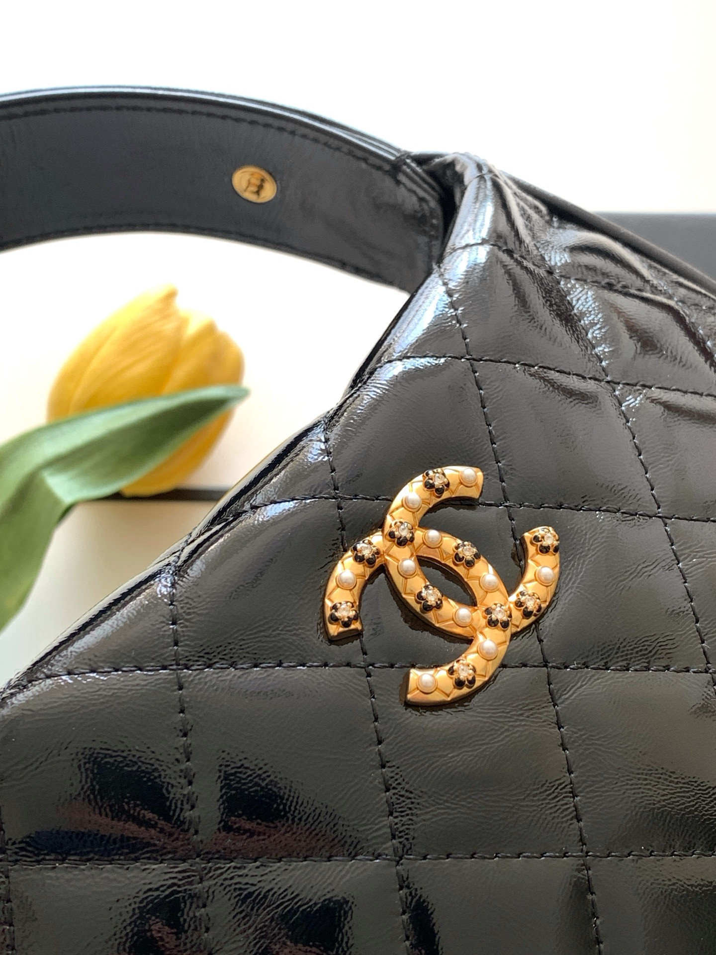 Ch**el Patent Leather Handbag AS4976 11x19x8cm