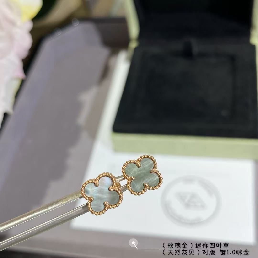 V*n Cl**f & Arpels PreM1vm Fritillaria Four-Leaf Clover Earrings 1cm