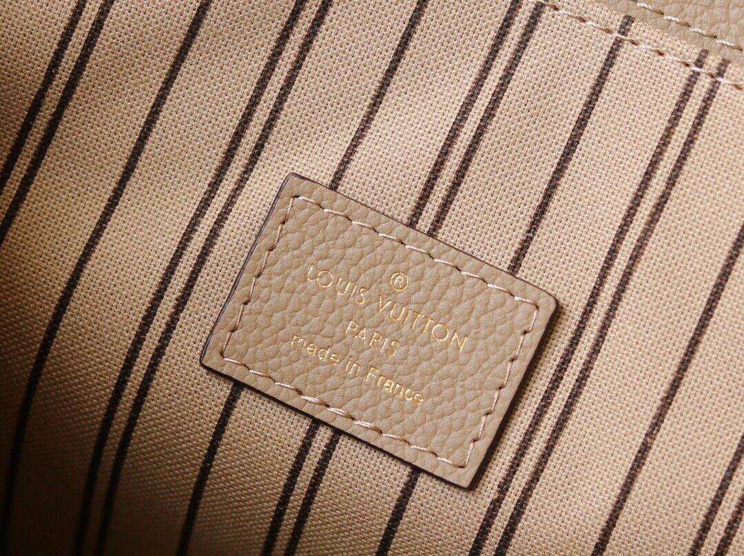 LV Pochette Métis M44881 25x19x7cm