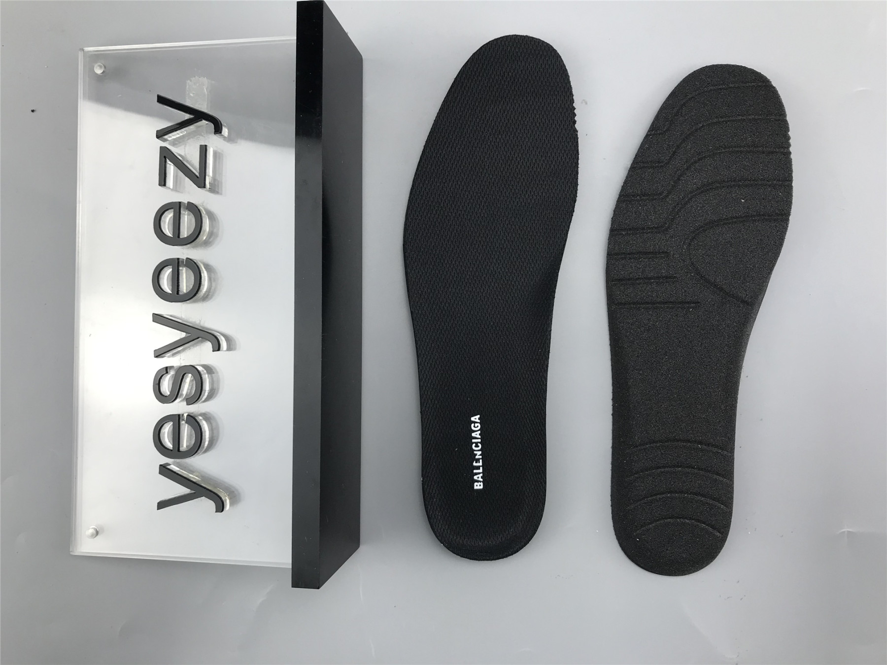 UA TRIPLE S SNEAKER BLACK AND SLIVER