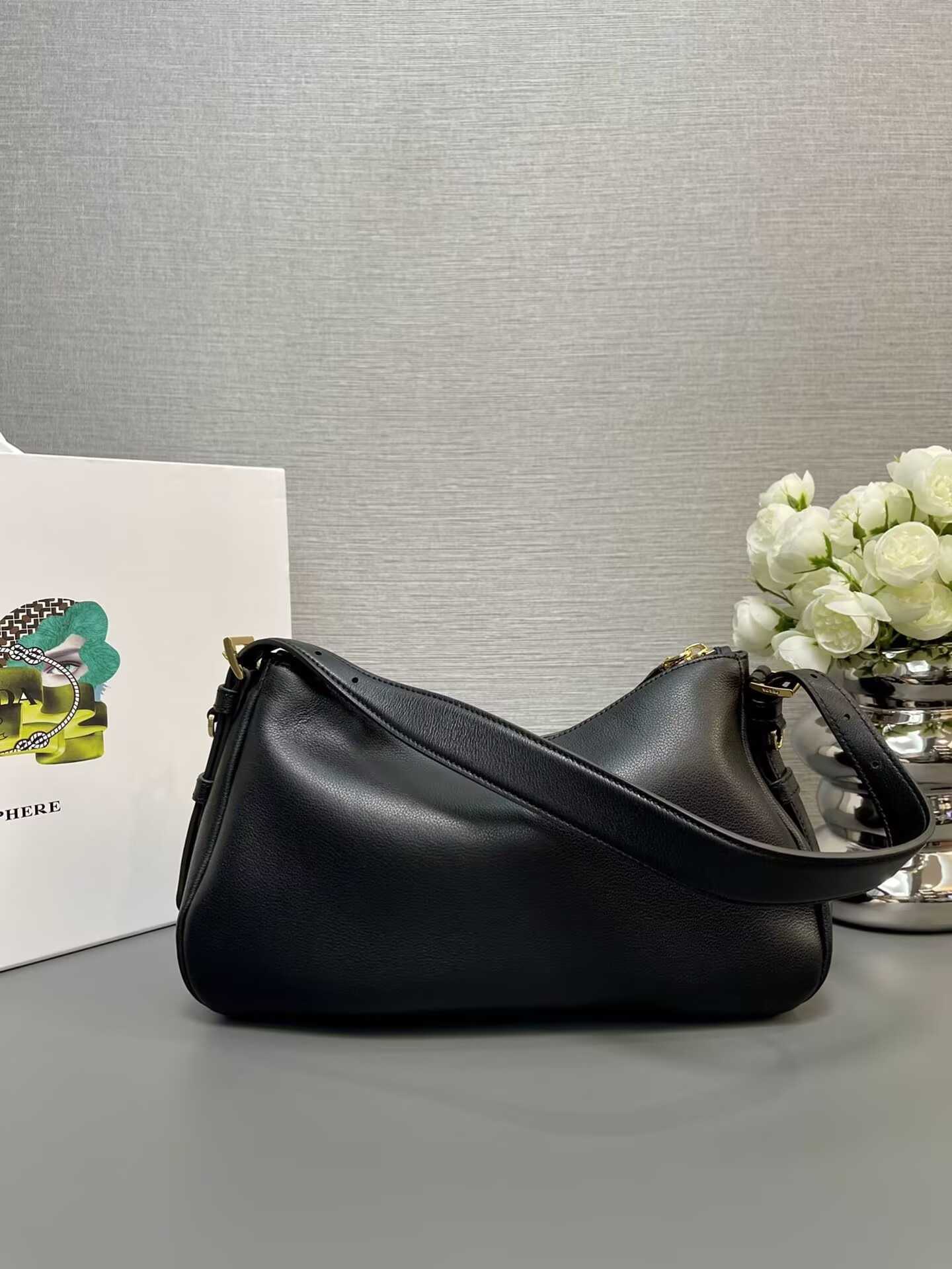 Pra*a Aimée leather shoulder bag 31x18x10cm