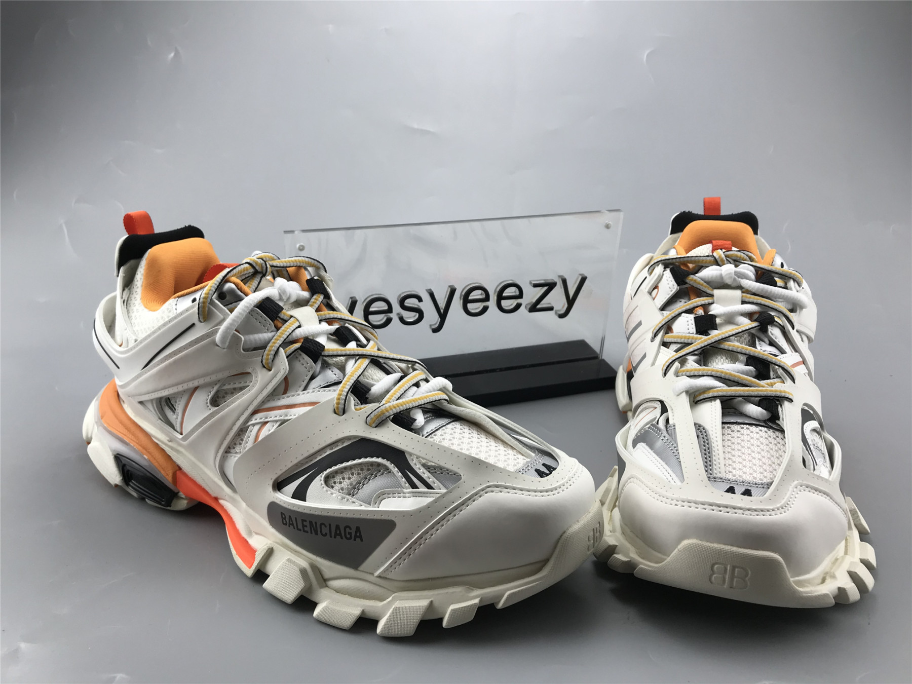 UA TRACK TRAINER