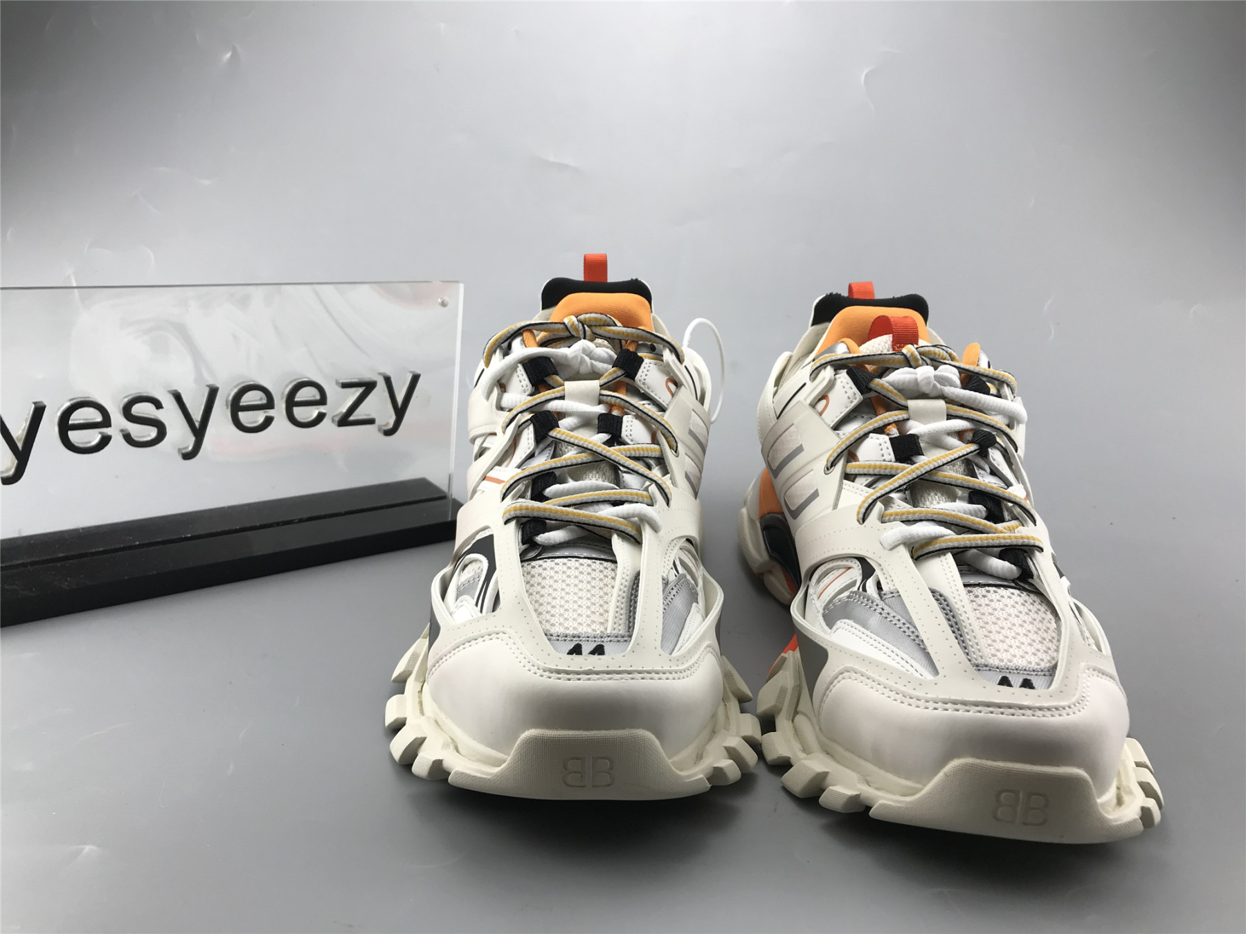 UA TRACK TRAINER