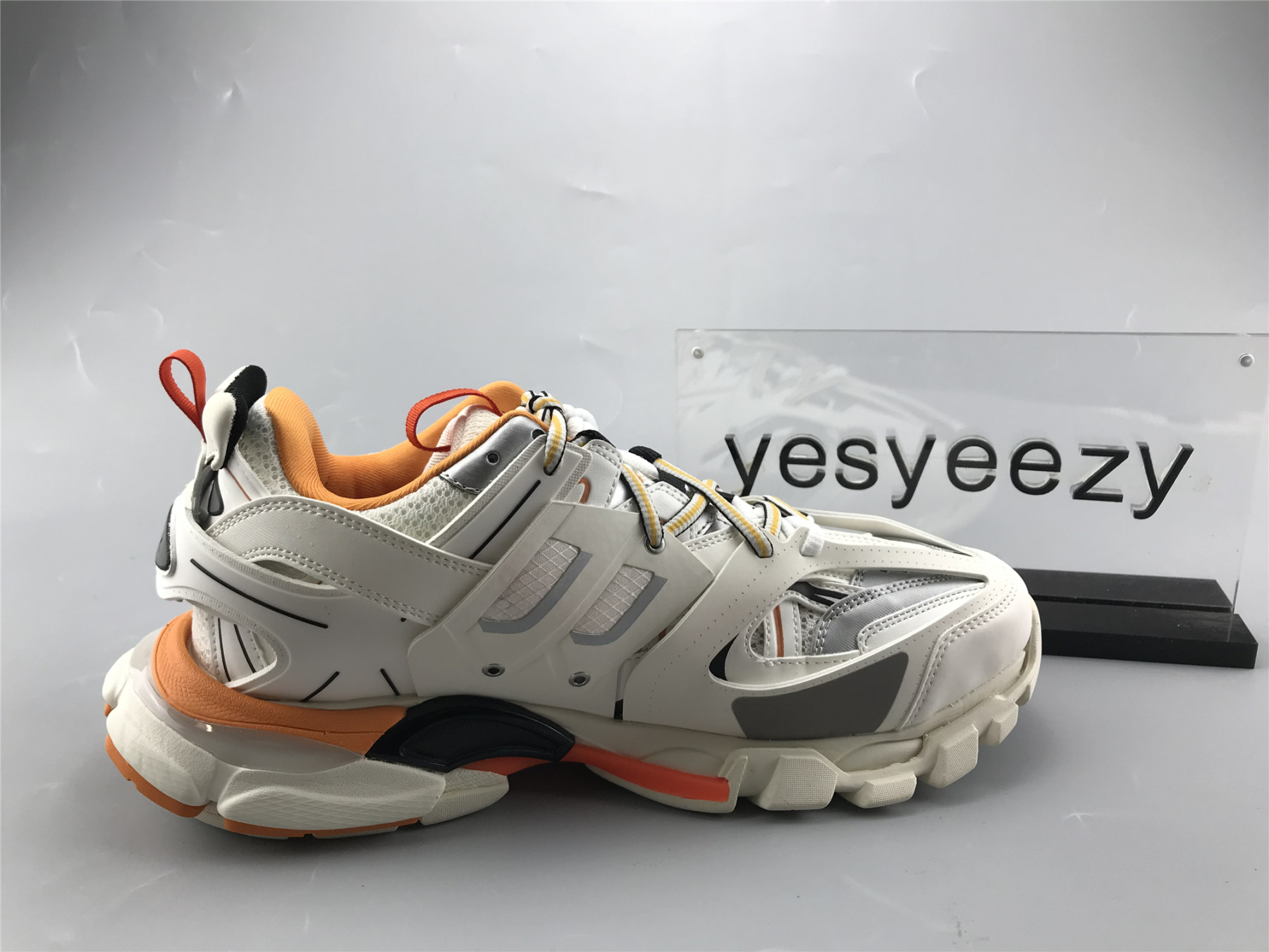 UA TRACK TRAINER