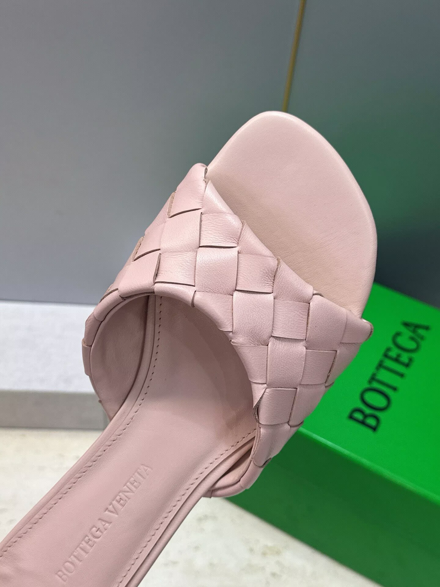 UA B0tt*ga Ven*ta Slides