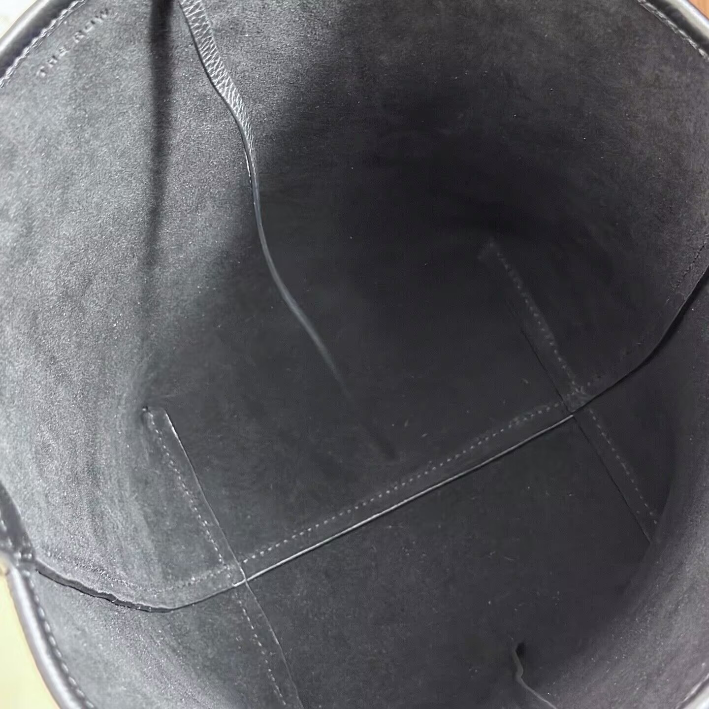 The R0w Medium N/S Park Tote Bag in Leather 16.5x16.5x28cm