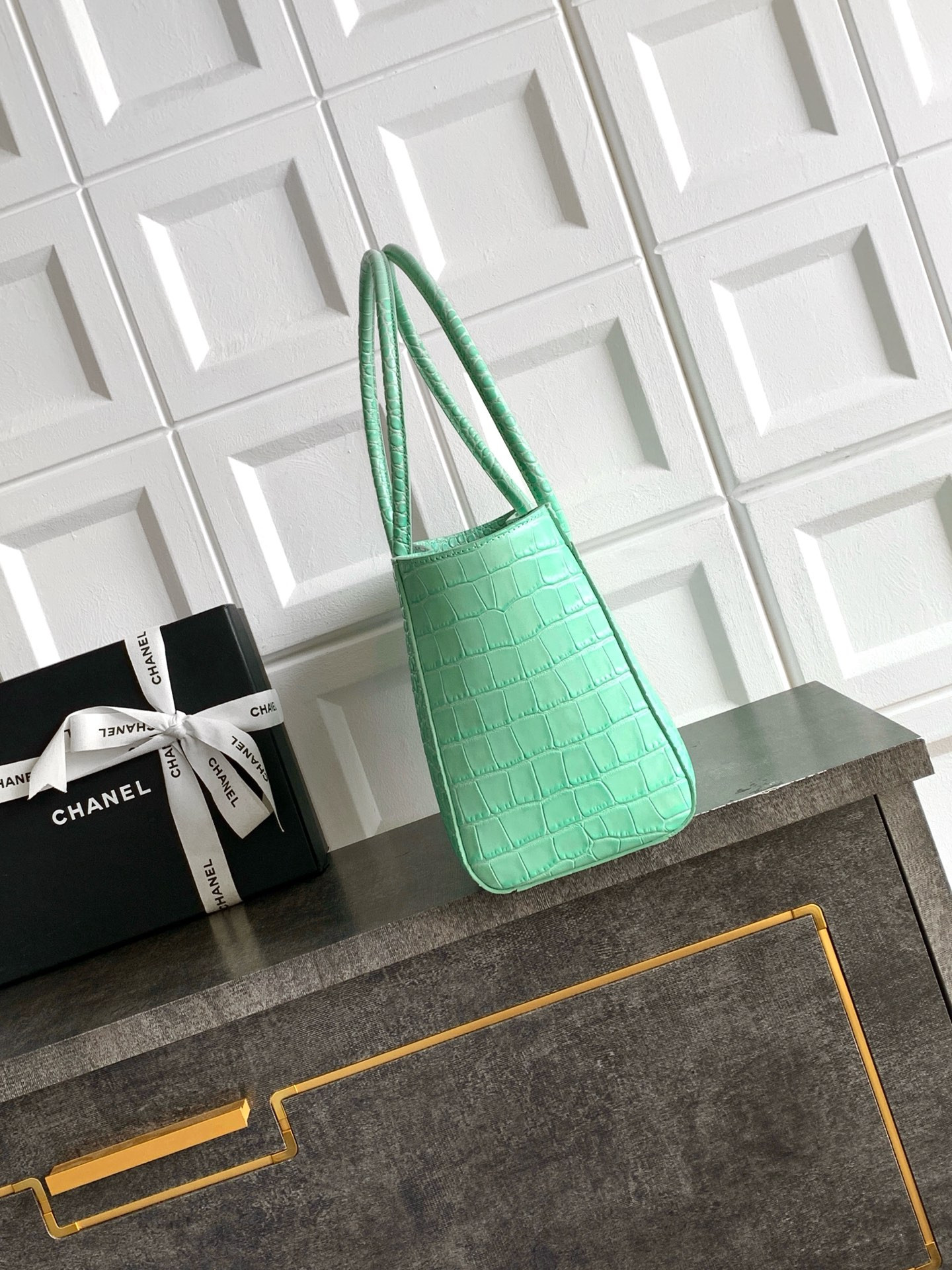 Ch**el tote crocodile-embossed bag 35x21x12cm