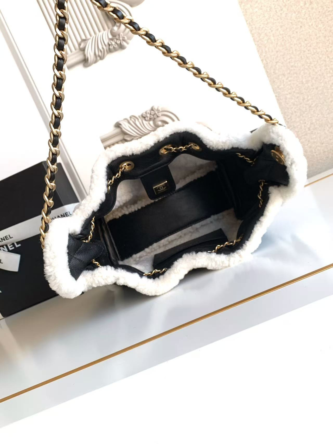 Ch**el 25c bucket bag 20x22x12.5cm