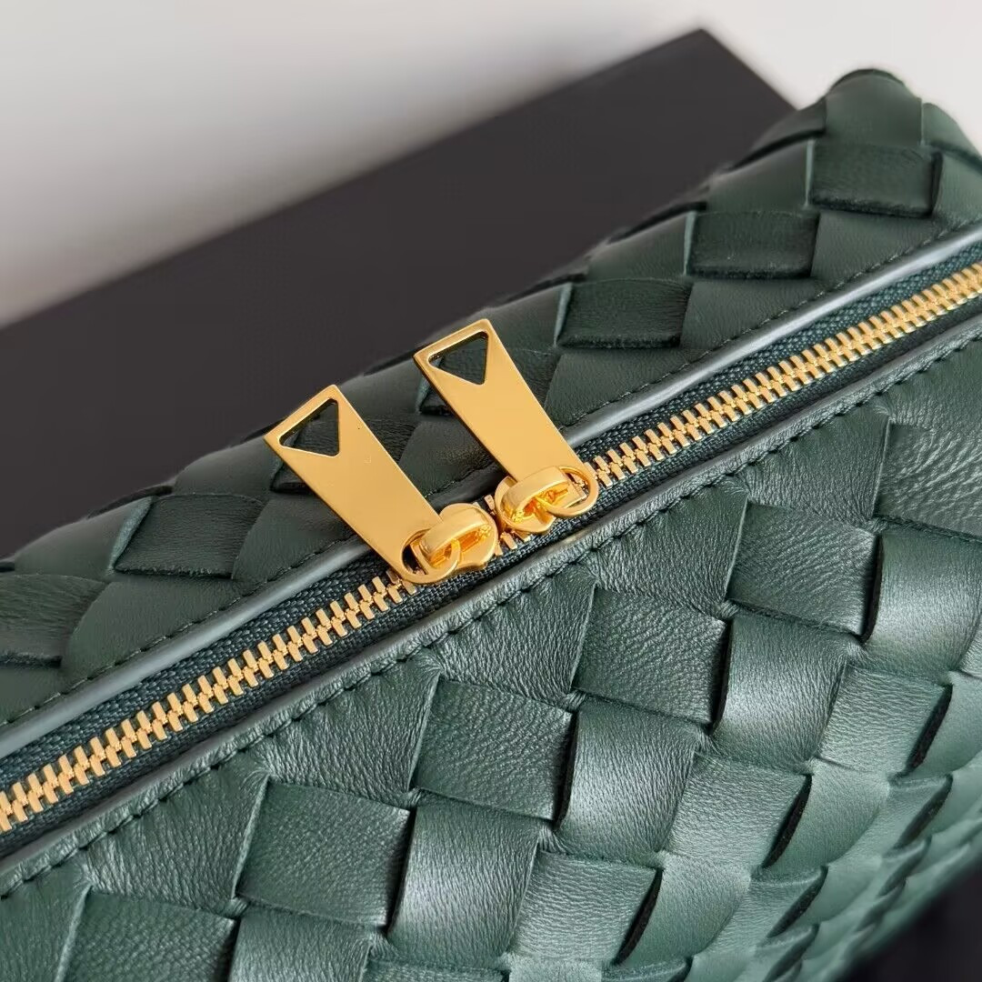 B0tt*ga Ven*ta Medium Loop Cross-Body Bag 22x15x8cm