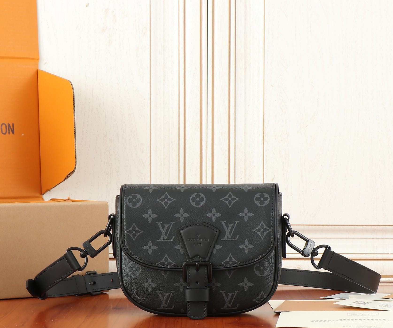 LV Montsouris Messenger PM M12519 20x17x7cm