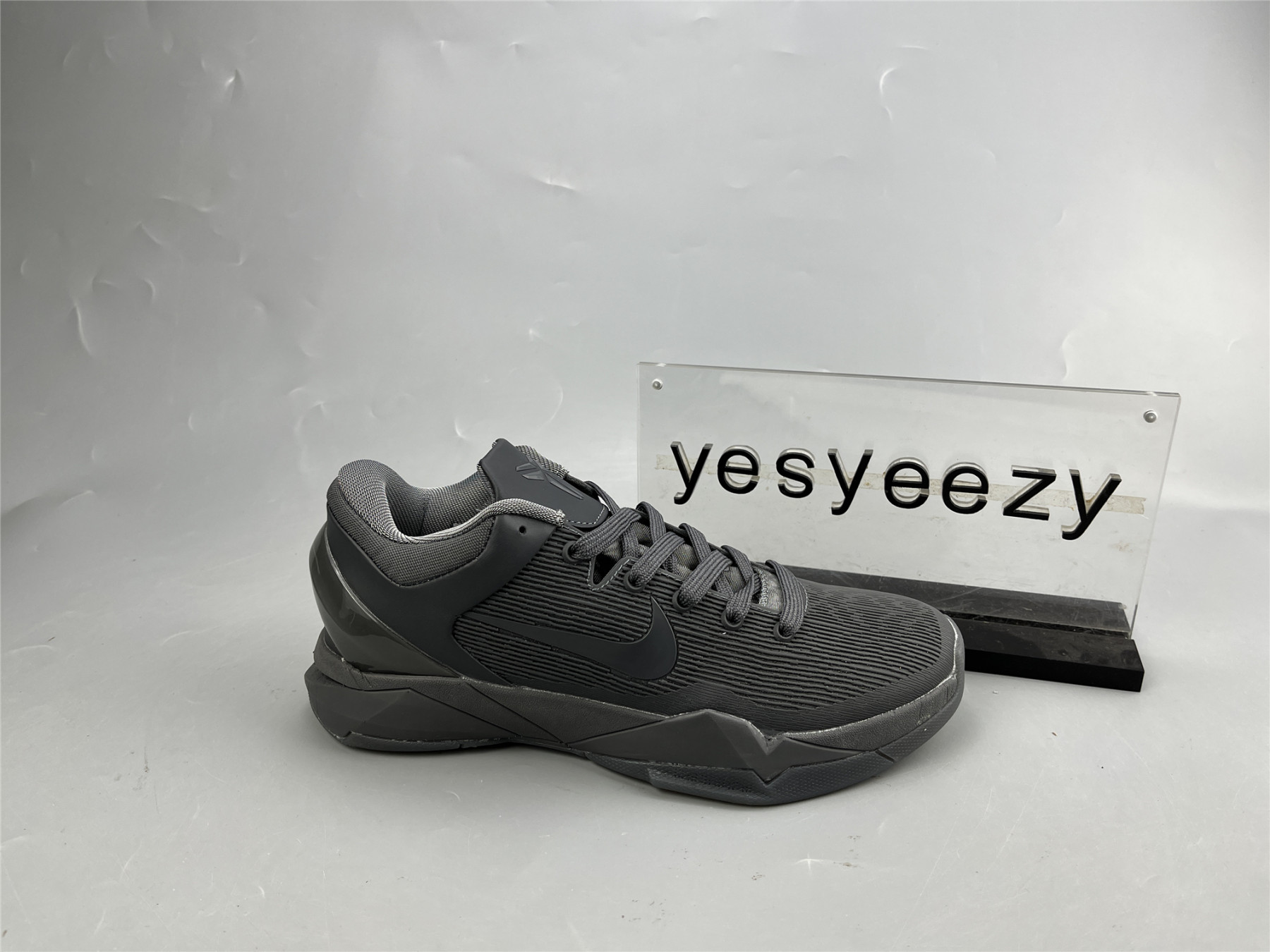 UA NIKE KOBE 7 'FADE TO BLACK'