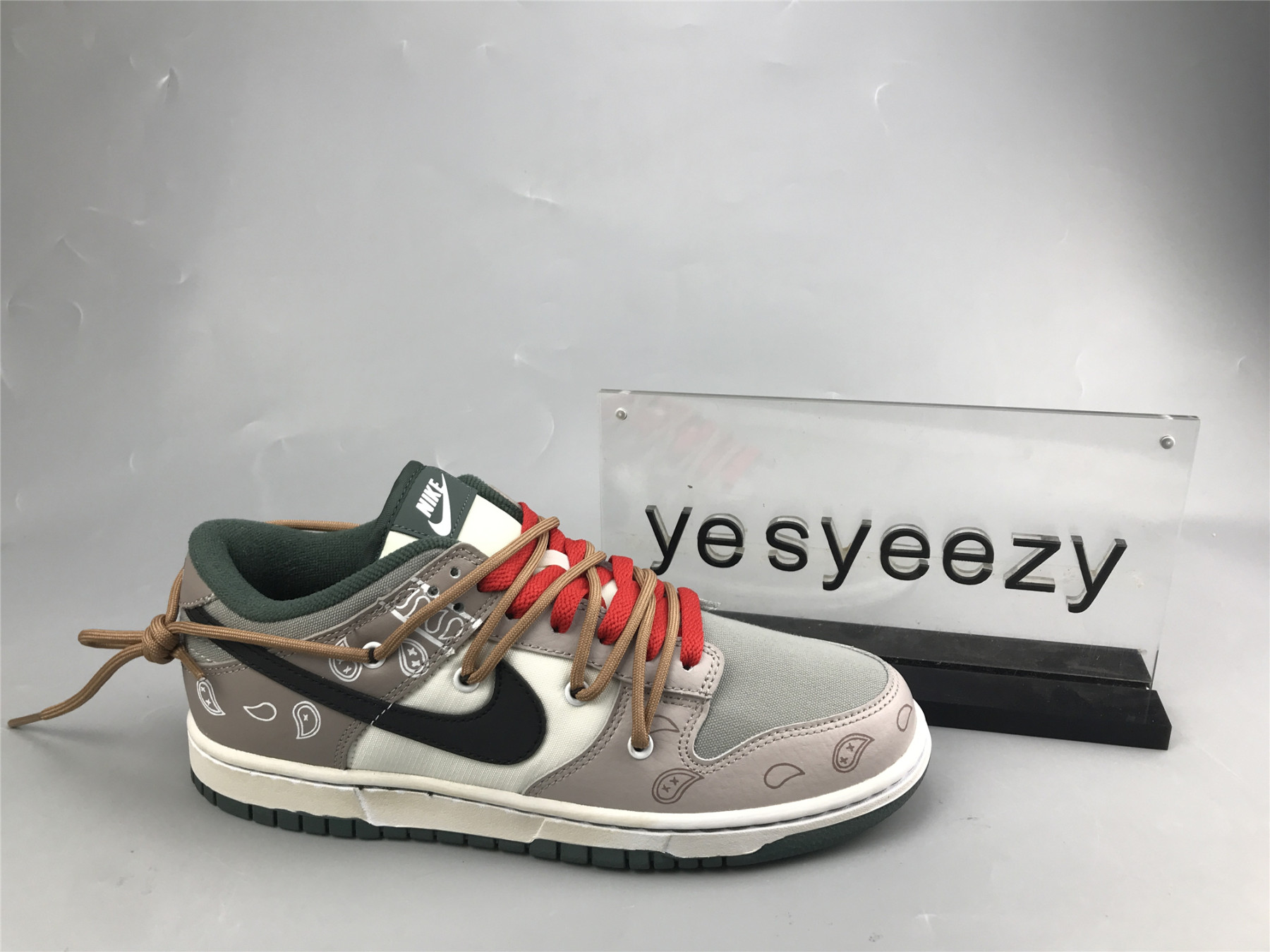 UA NIKE DUNK LOW SE MULTI-CAMO