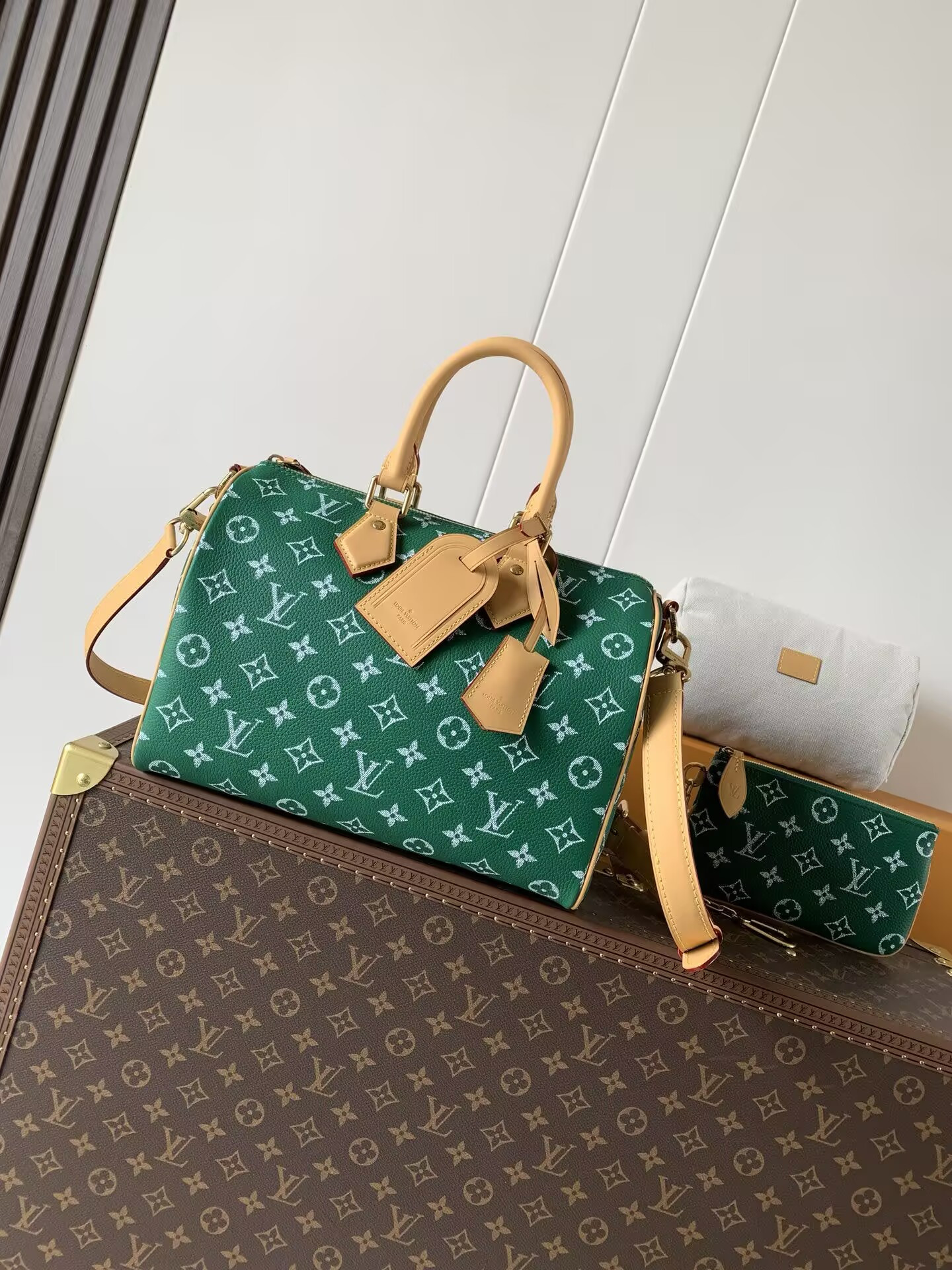 LV Speedy P9 Bandoulière 30 M14077 32x22.5x18cm
