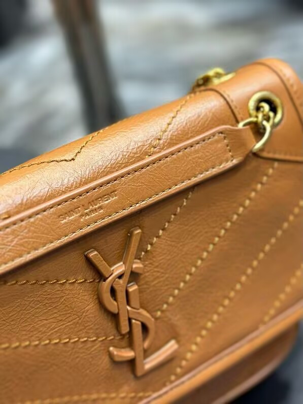 Y51 NIKI 21x16x7.5cm