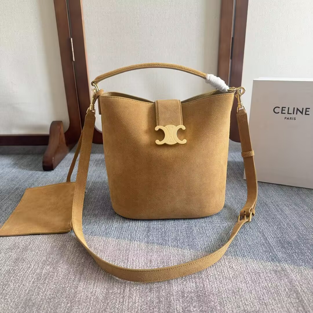 Ce1i*e MEDIUM BUCKET L0visE IN NUBUCK CALFSKIN 23.5x24x16cm