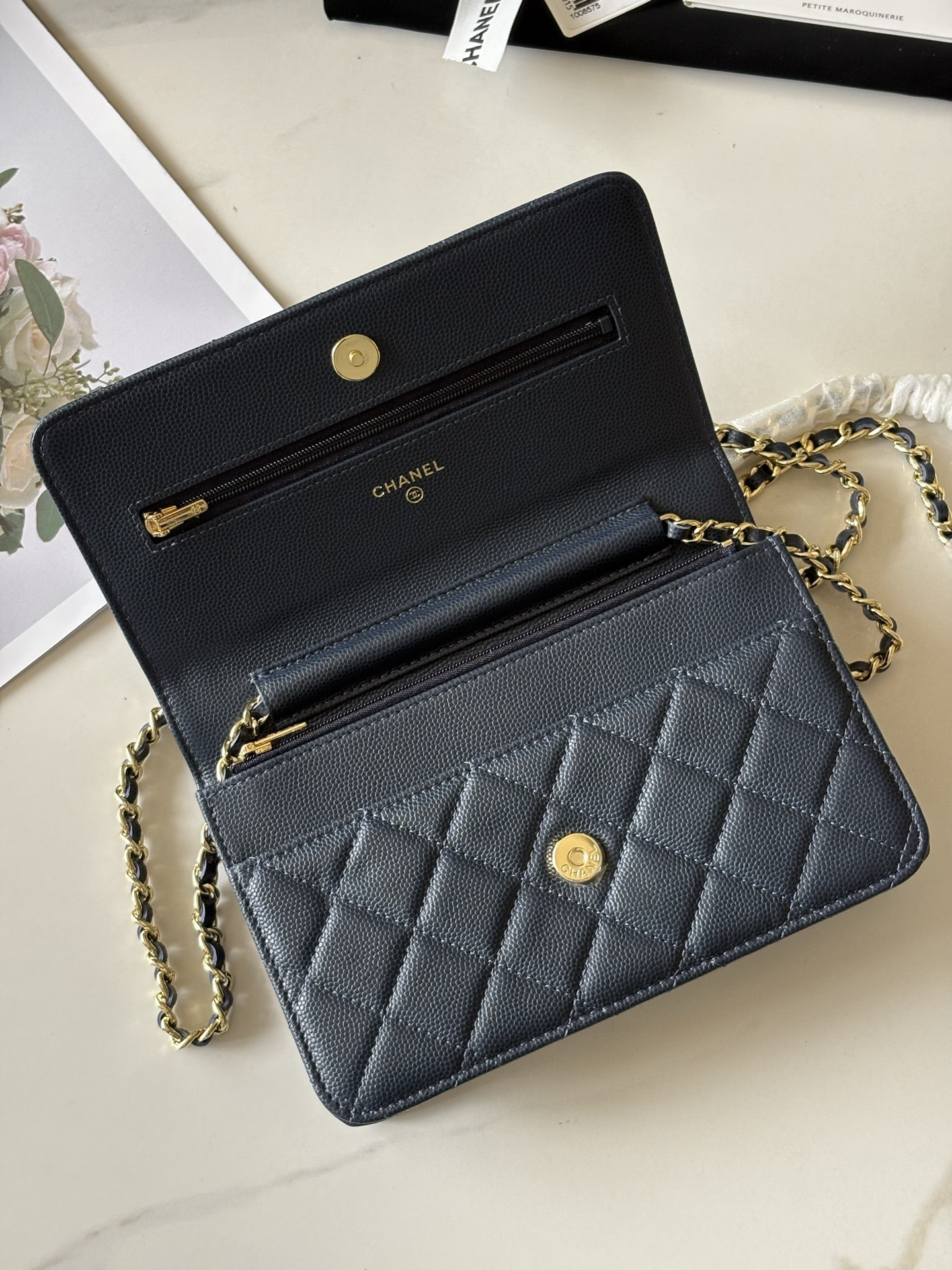 Ch**el Wallet On Chain AS5073 19x13x3.5cm