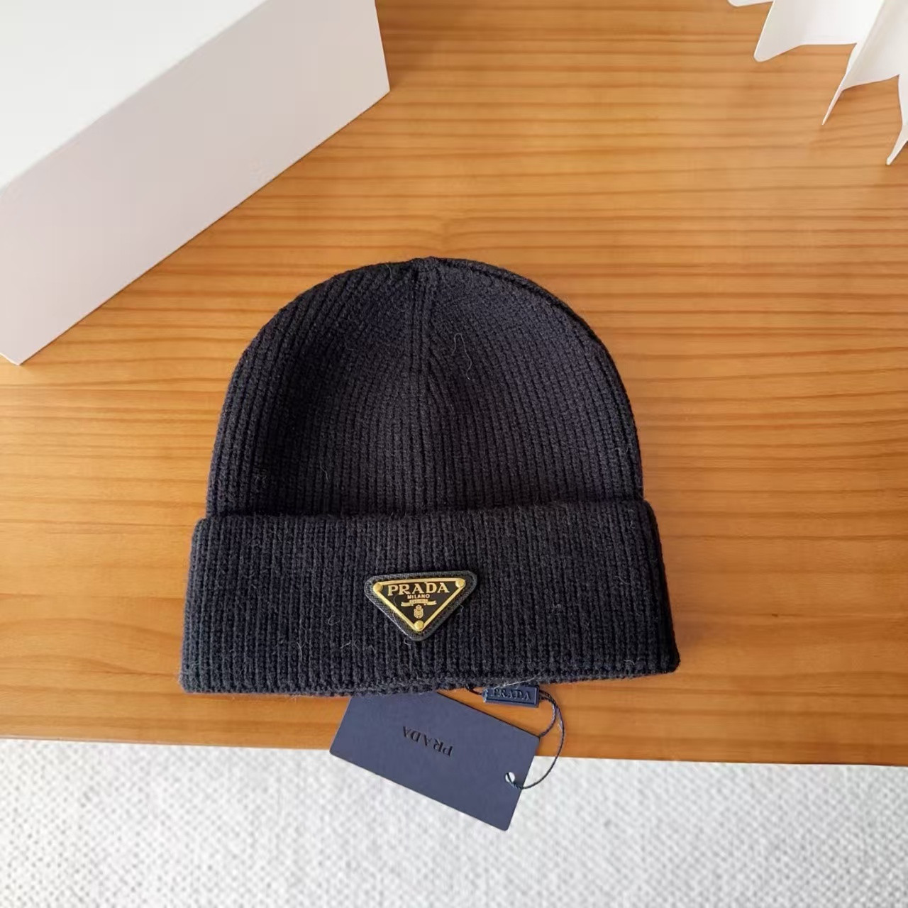 Pra*a knit hat