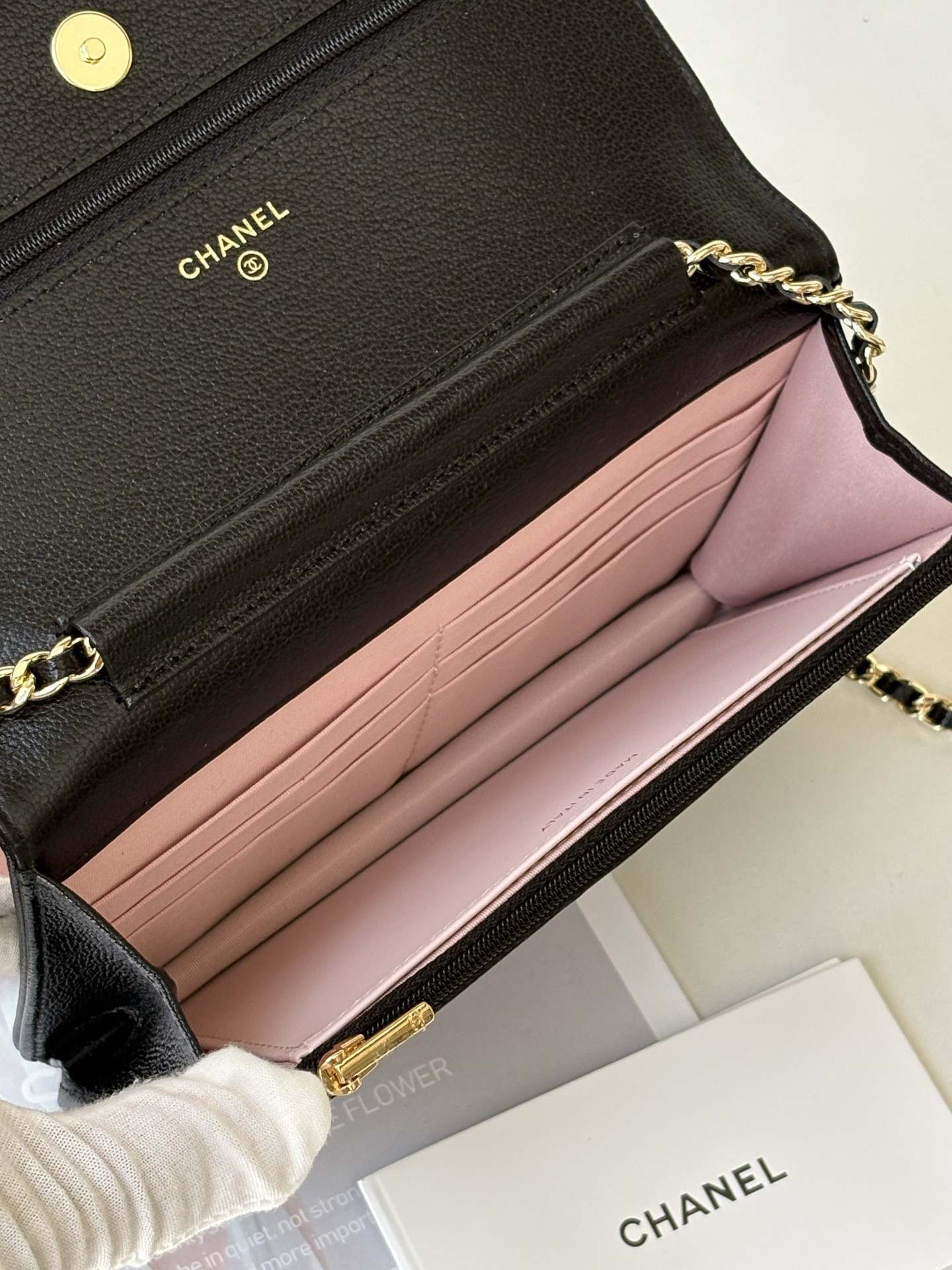 Ch**el Wallet On Chain AP5301 19x12.5x3cm