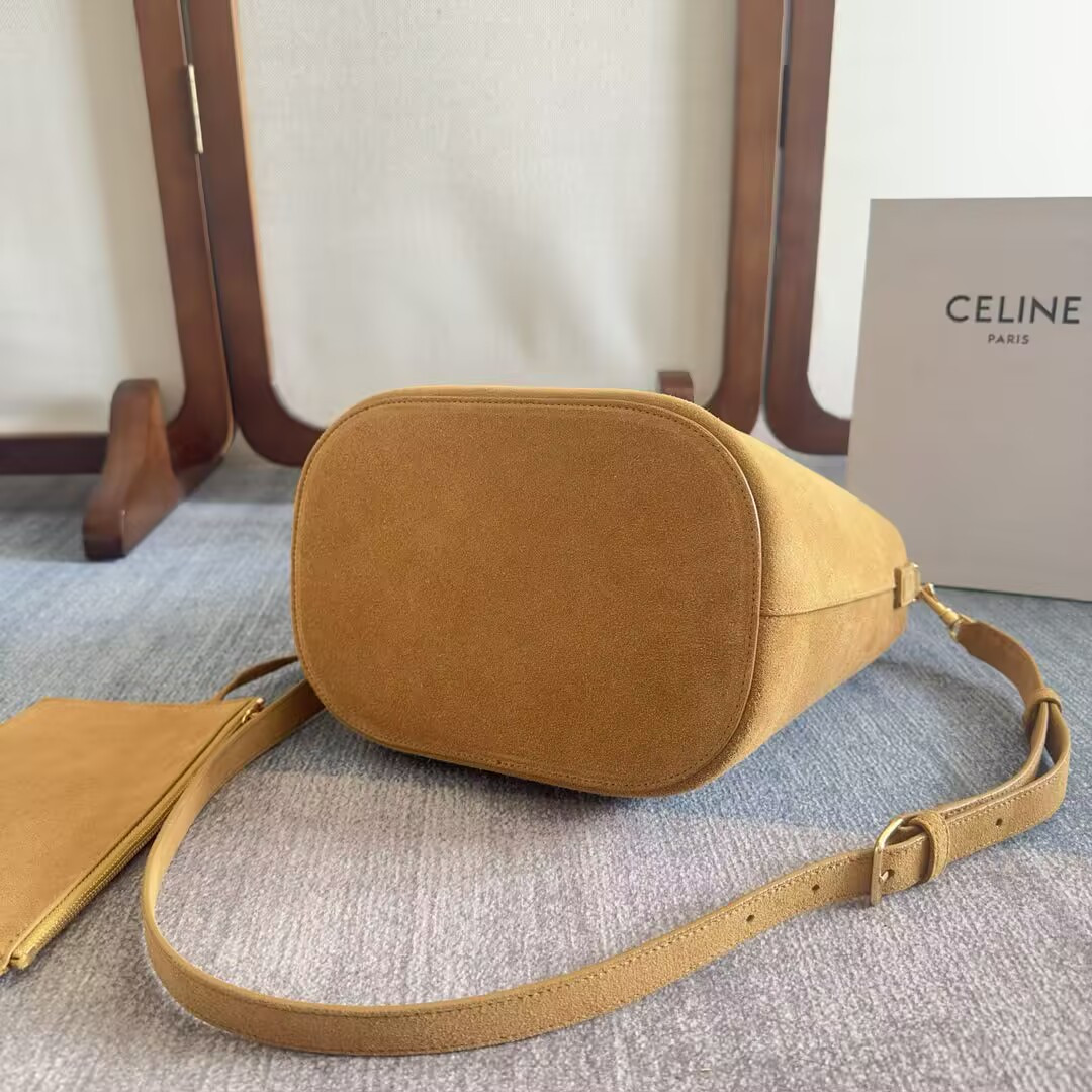 Ce1i*e MEDIUM BUCKET L0visE IN NUBUCK CALFSKIN 23.5x24x16cm