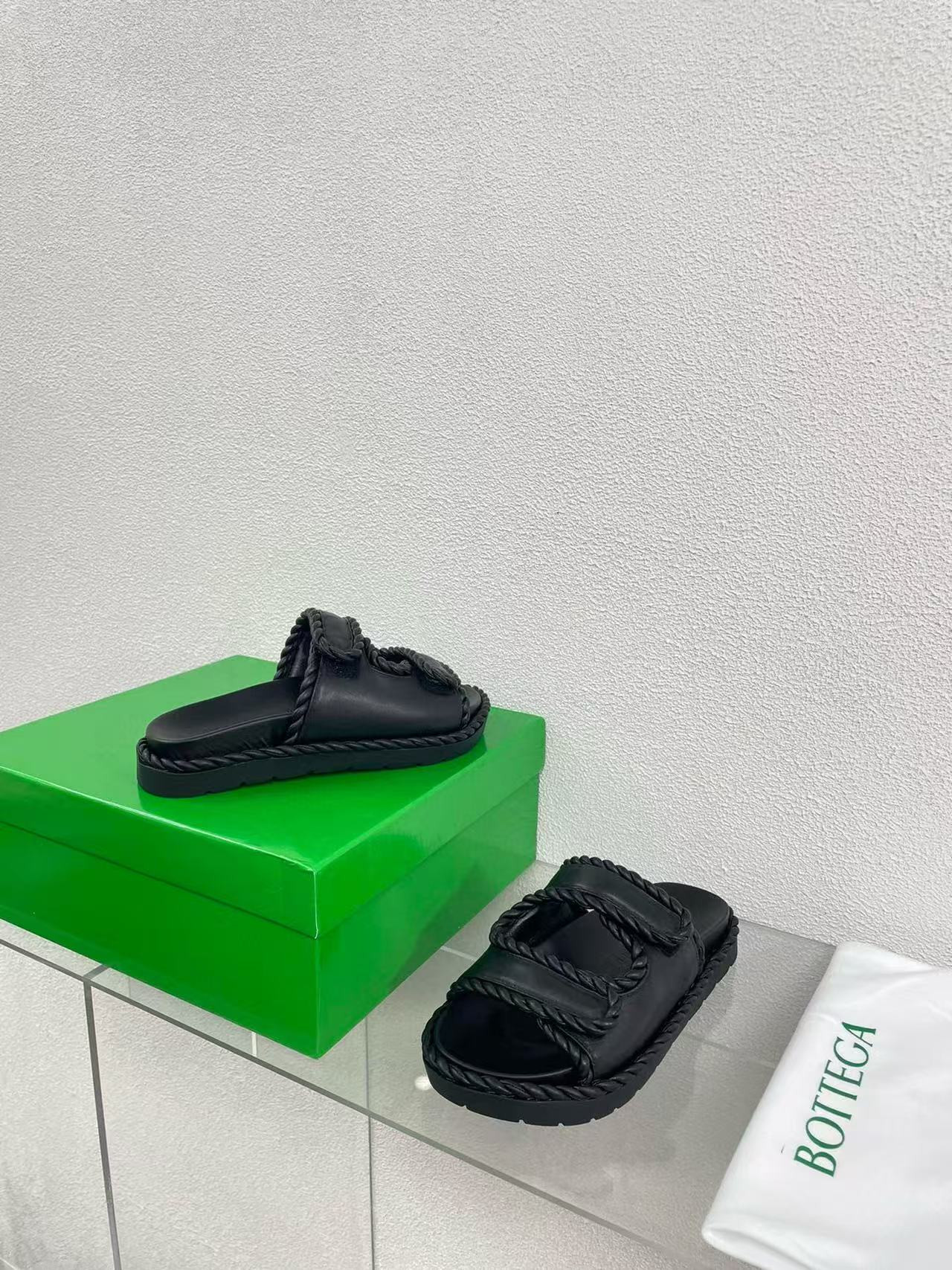 UA B0tt*ga Ven*ta Slide