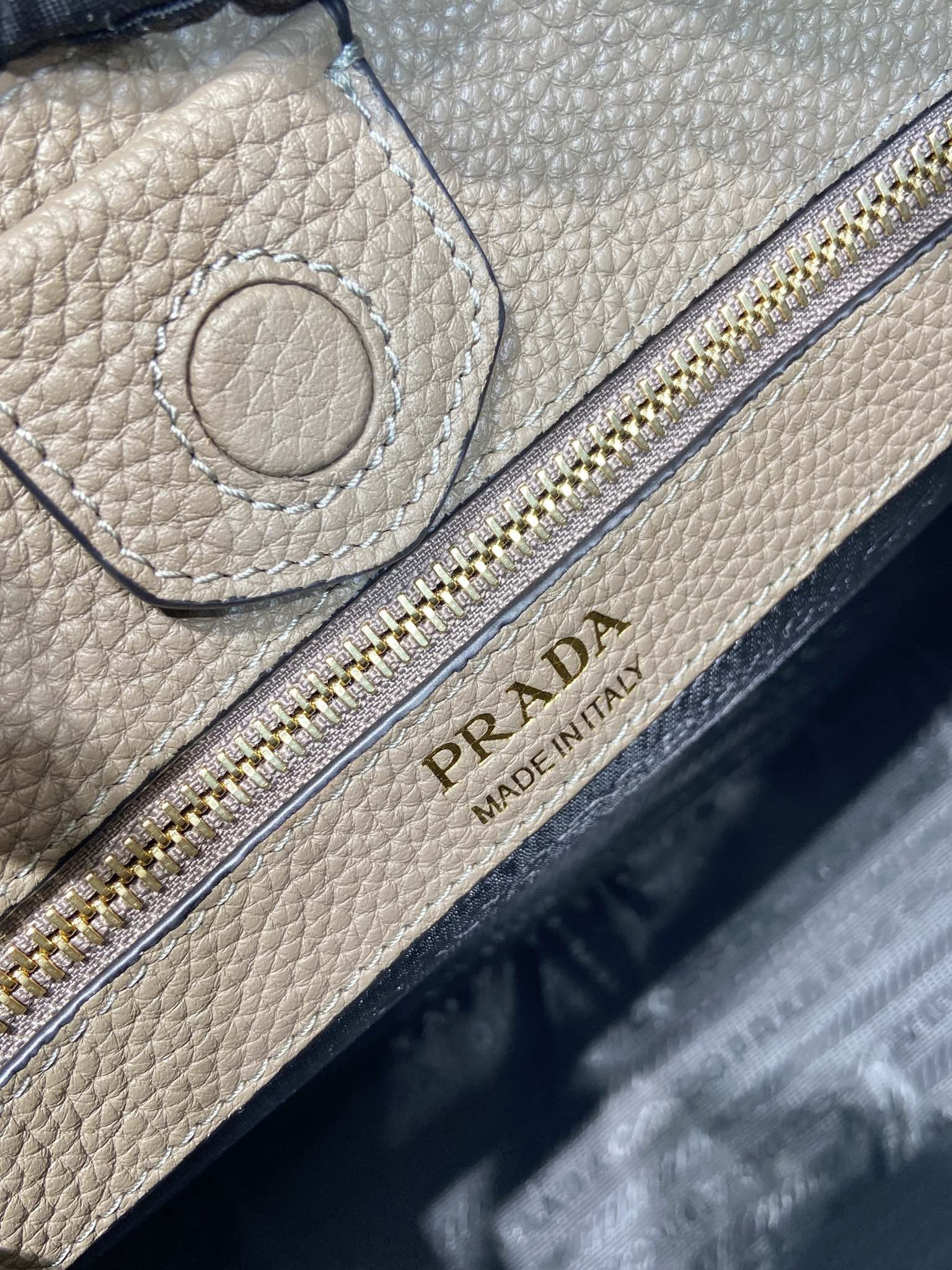 Pra*a Leather Shoulder Bag 30x28x12cm