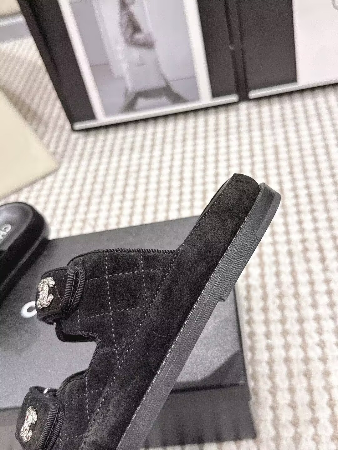 UA Ch**el SLIDES