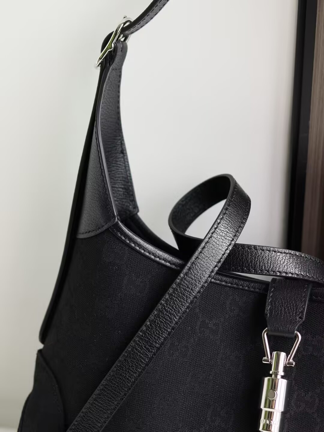 Gvc*1 Jackie Medium Shoulder Bag 31.5x22x4.5cm