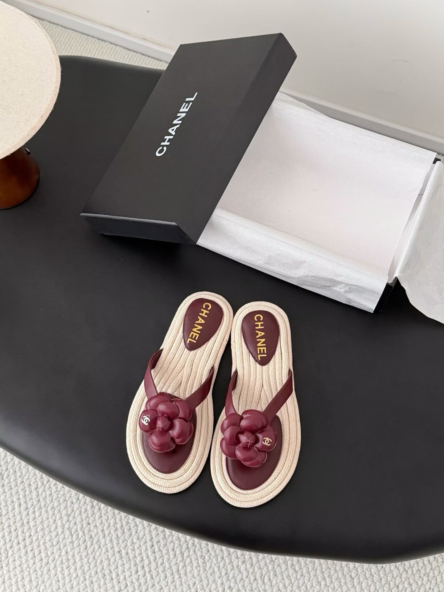 ua Ch**el thongs slides