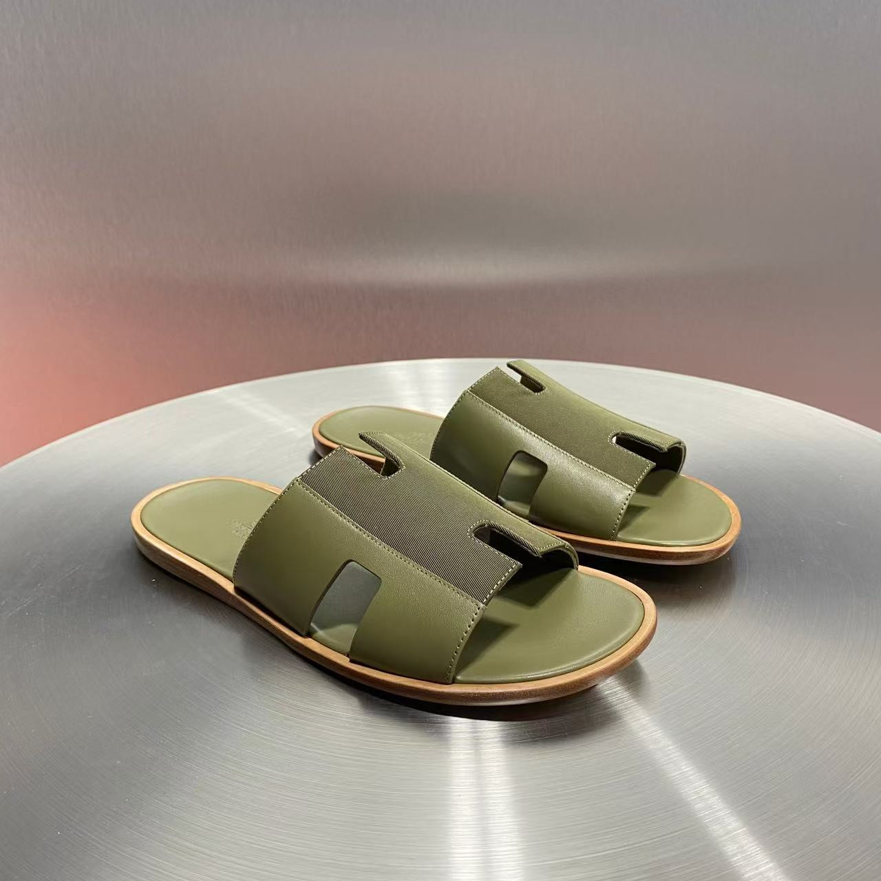 UA H**me5 Izmir sandal
