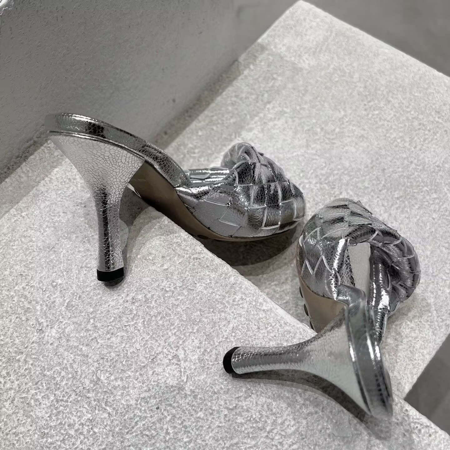 UA B0tt*ga Ven*ta Blink Slides