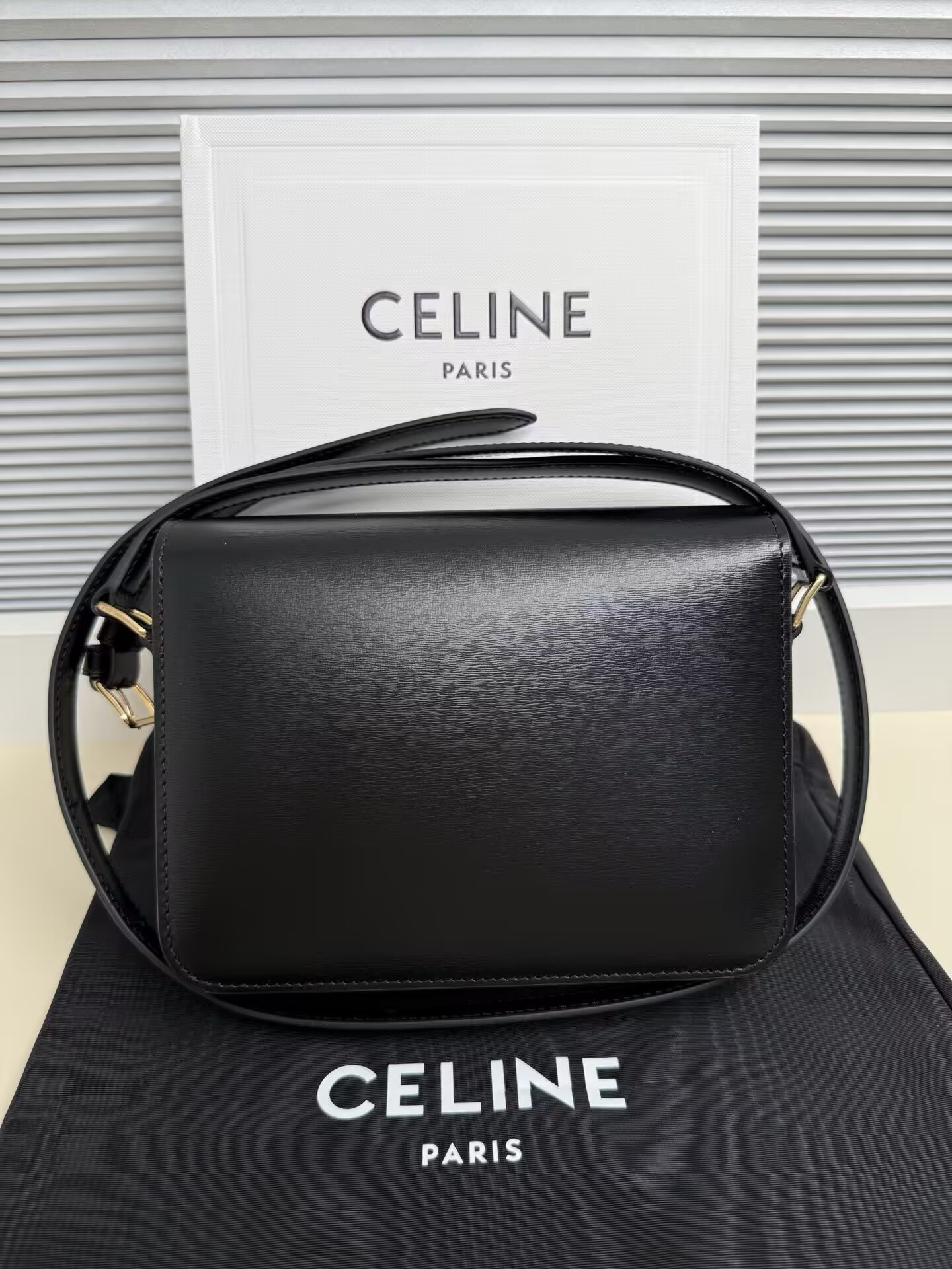 Ce1i*e TEEN TRIOMPHE Enamel Lock Handbag 18.5x13.5x7cm