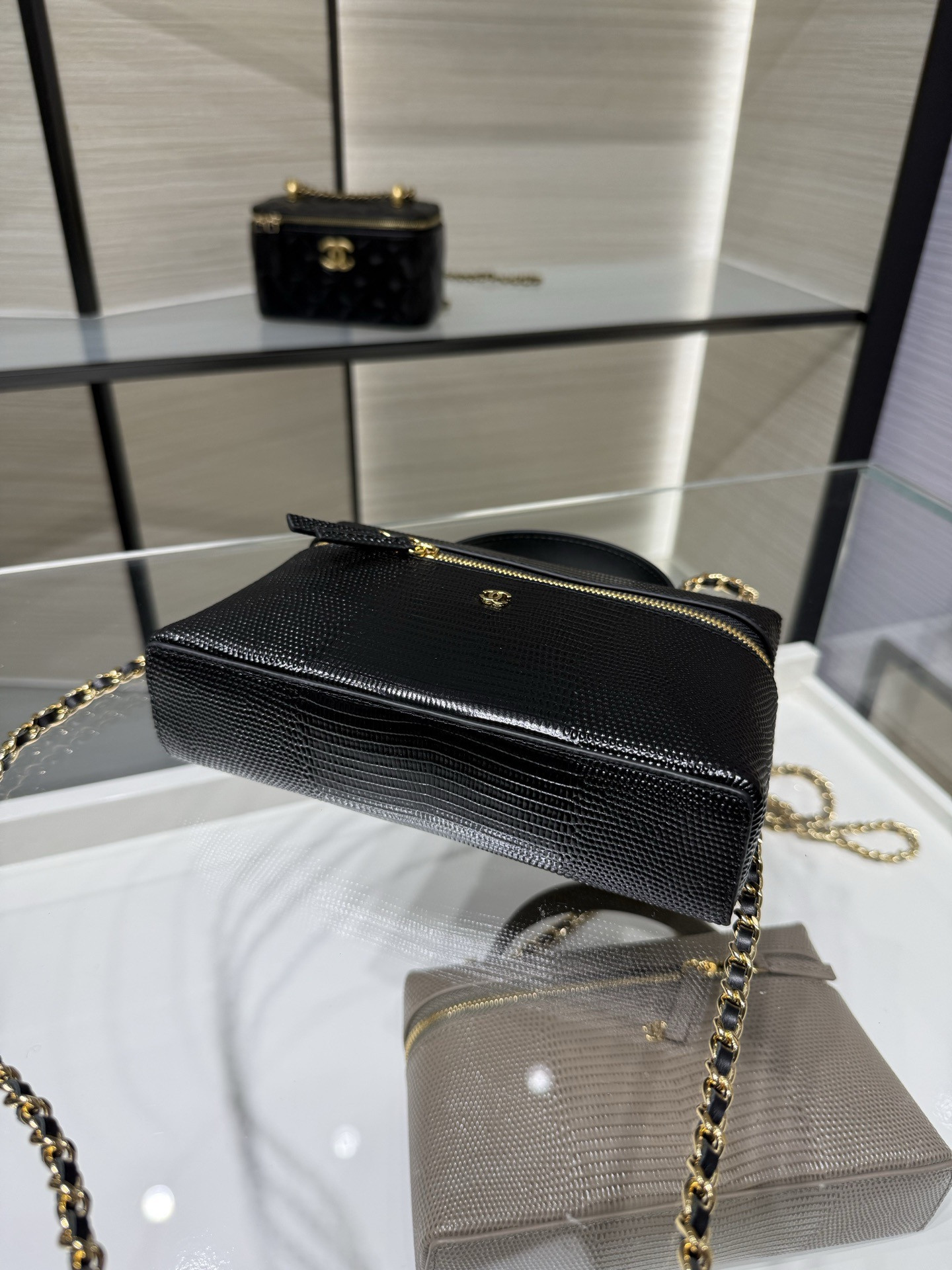 Ch**el Classic Vanity with chain Handbag AP5195 17x19.5x5cm