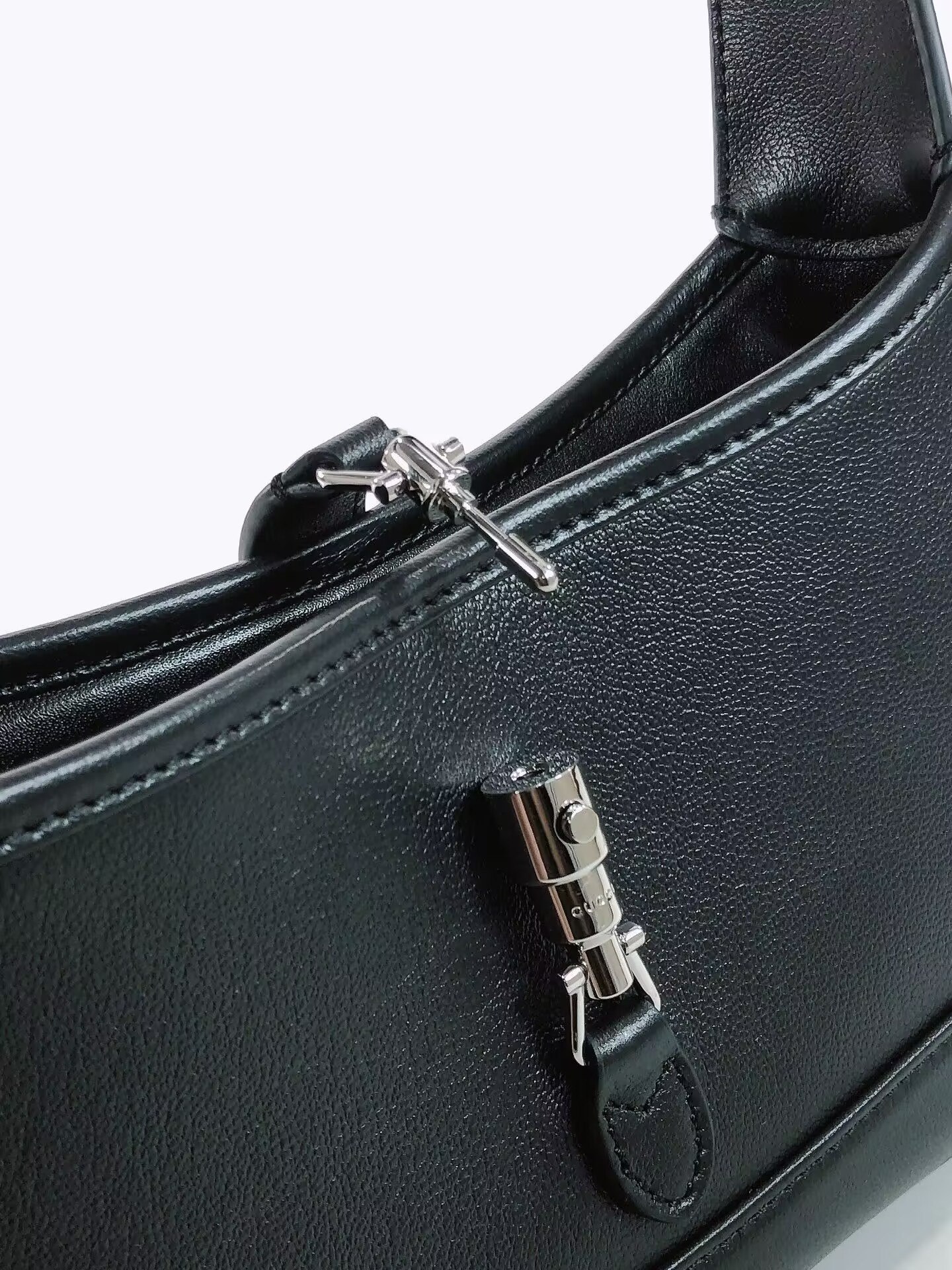 Gvc*1 Jackie Slim Shoulder Bag 27x13x3.5cm