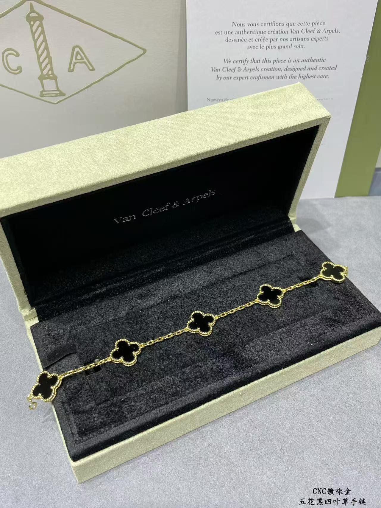 V*n Cl**f & Arpels Black five-flowered four-leaf clover Bracelet Chain length approx.19cm