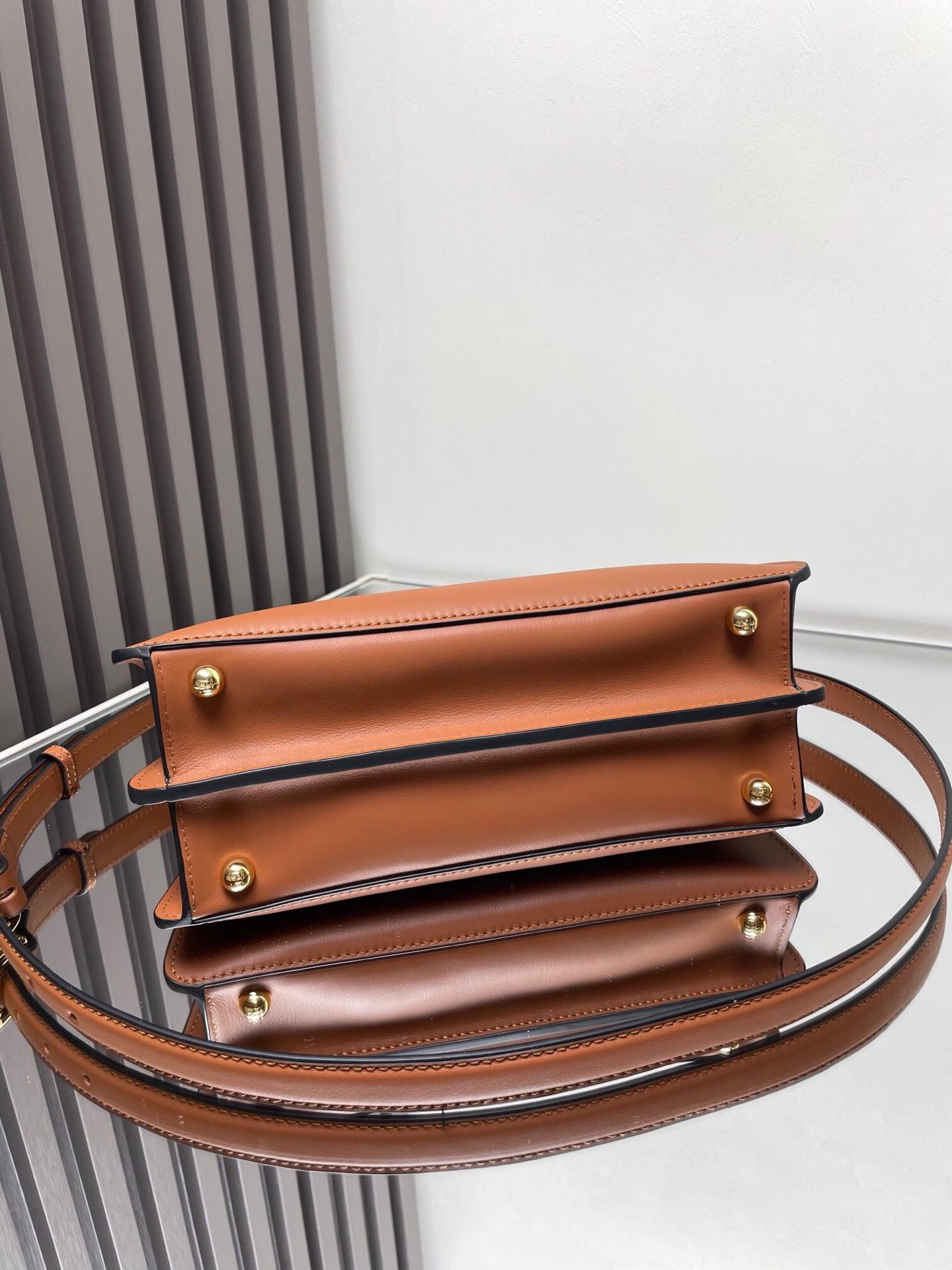 Fendi Small Peekaboo ISeeU 27x21x11cm