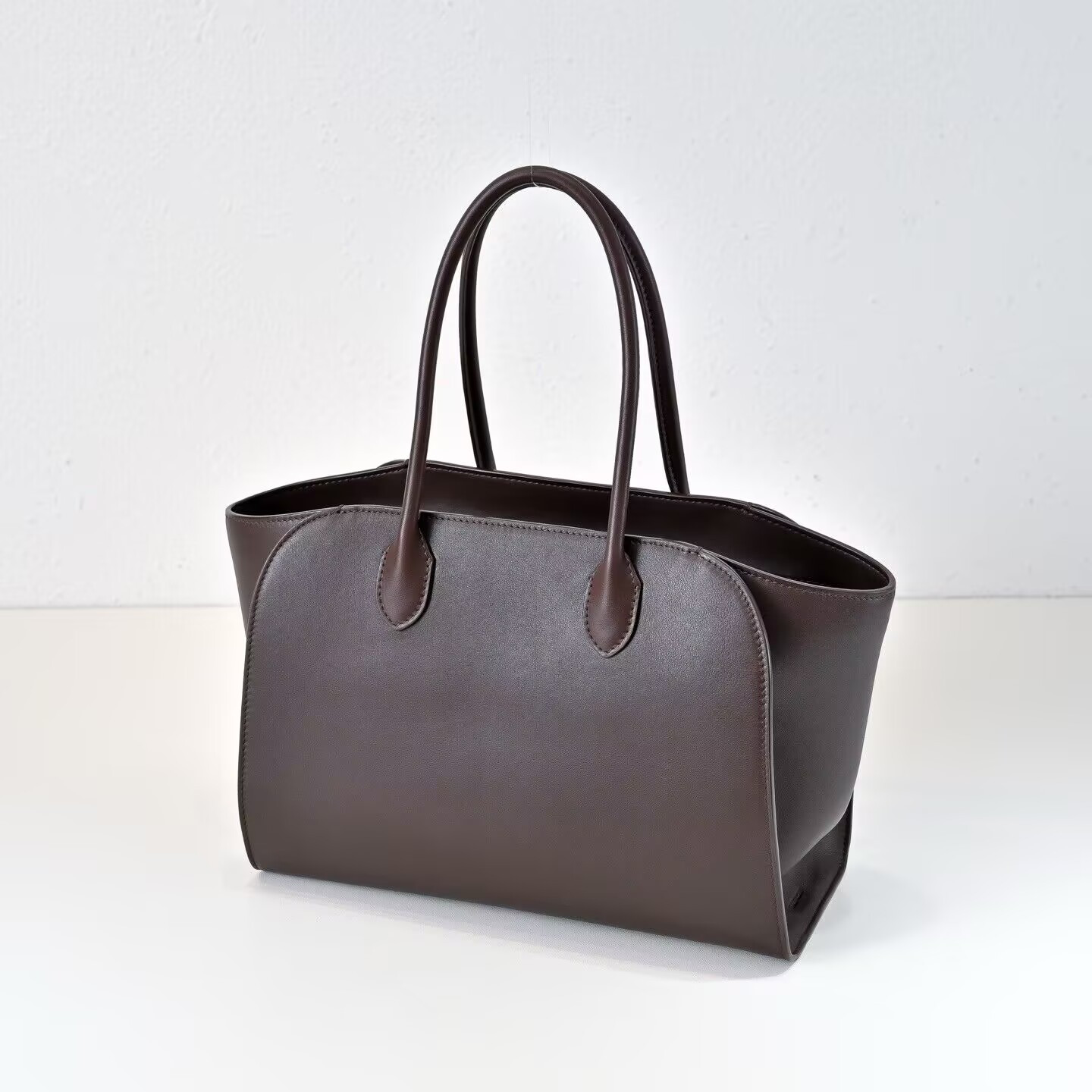 The R0w Marlo Bag in Leather 30x14x21cm
