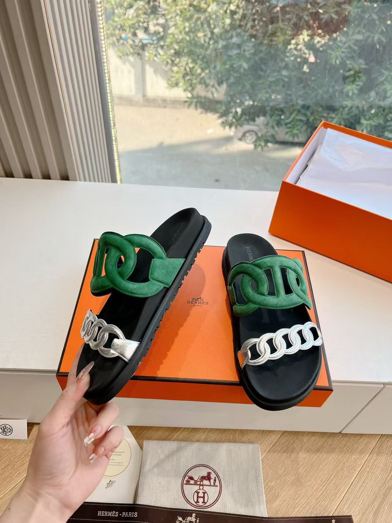 UA H**me5 Extra sandal