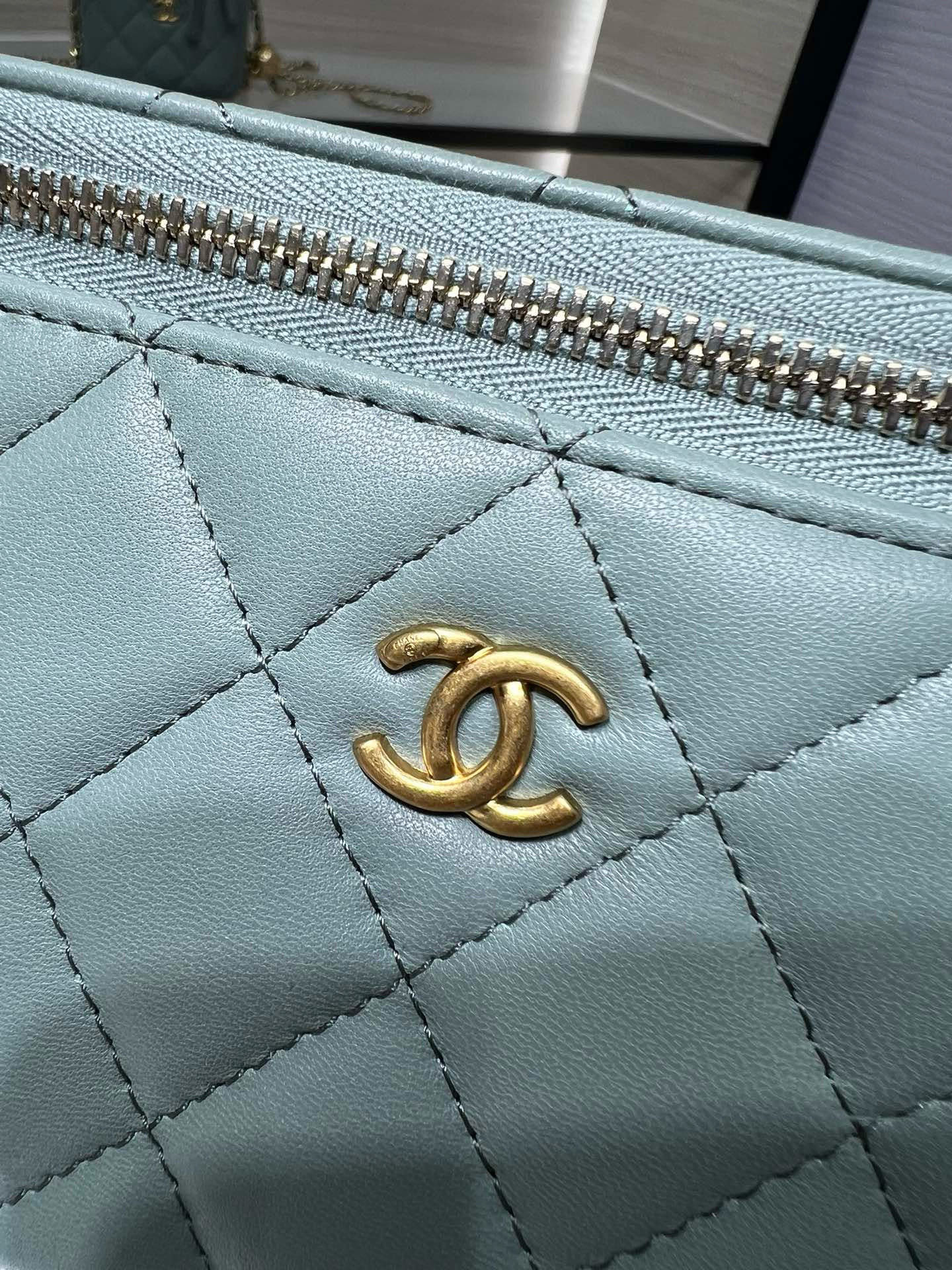 Ch**el Vanity With Chain 9.5x17x8cm