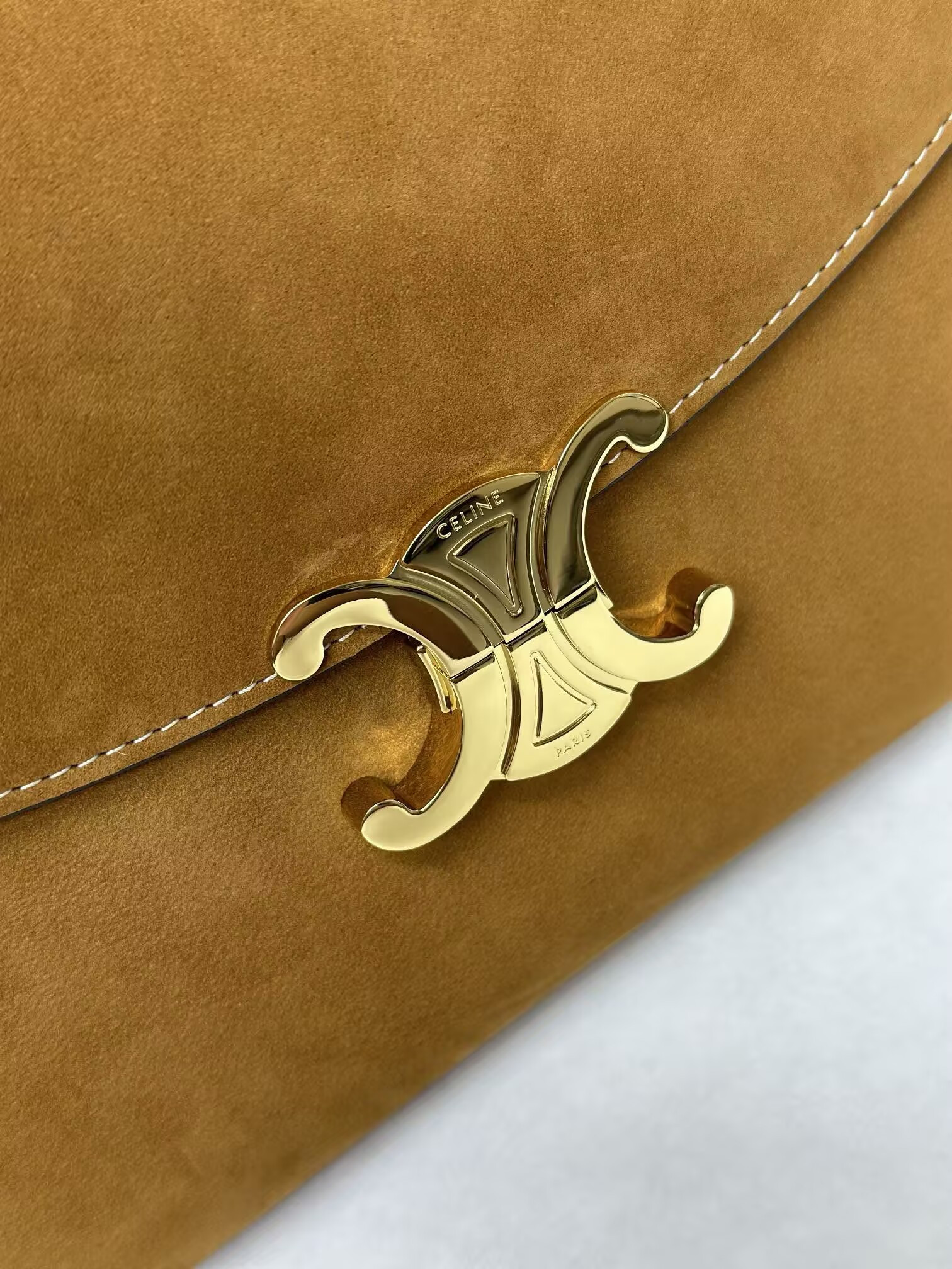 Ce1i*e MEDIUM NINO BAG IN NUBUCK CALFSKIN 25x17.5x10cm