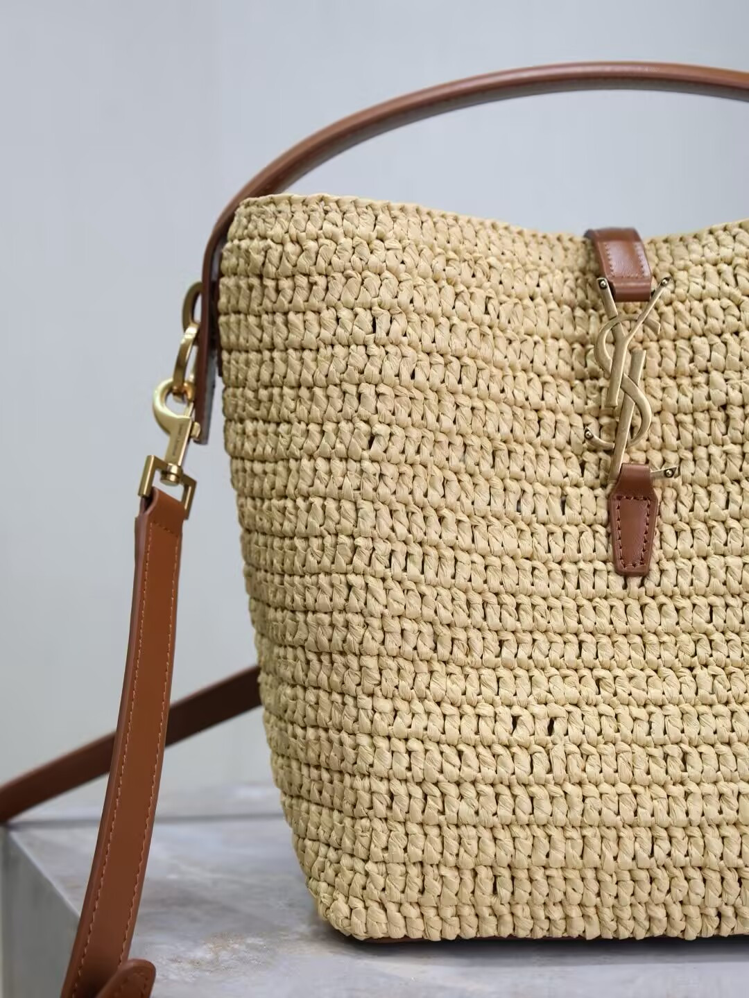 Y51 le 37 (raffia) 17x20x13cm